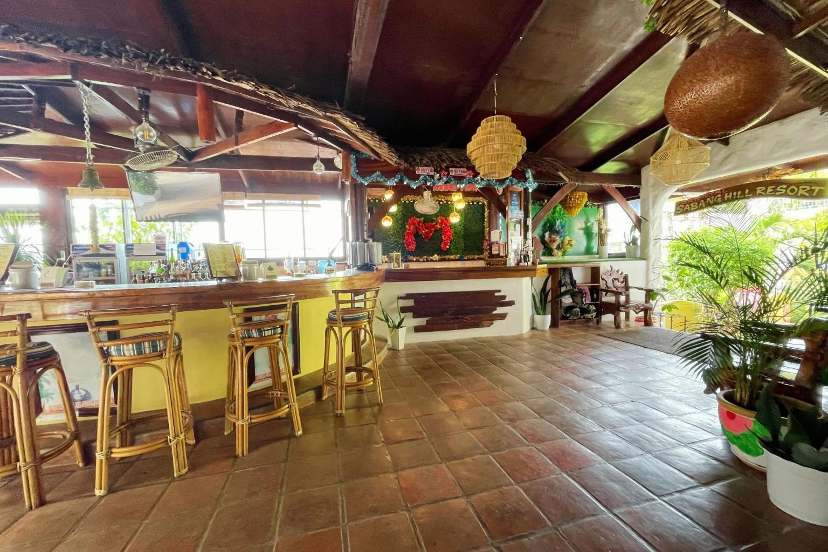 Lounge or bar in Oriental Hill Sabang Resort Puerto Galera