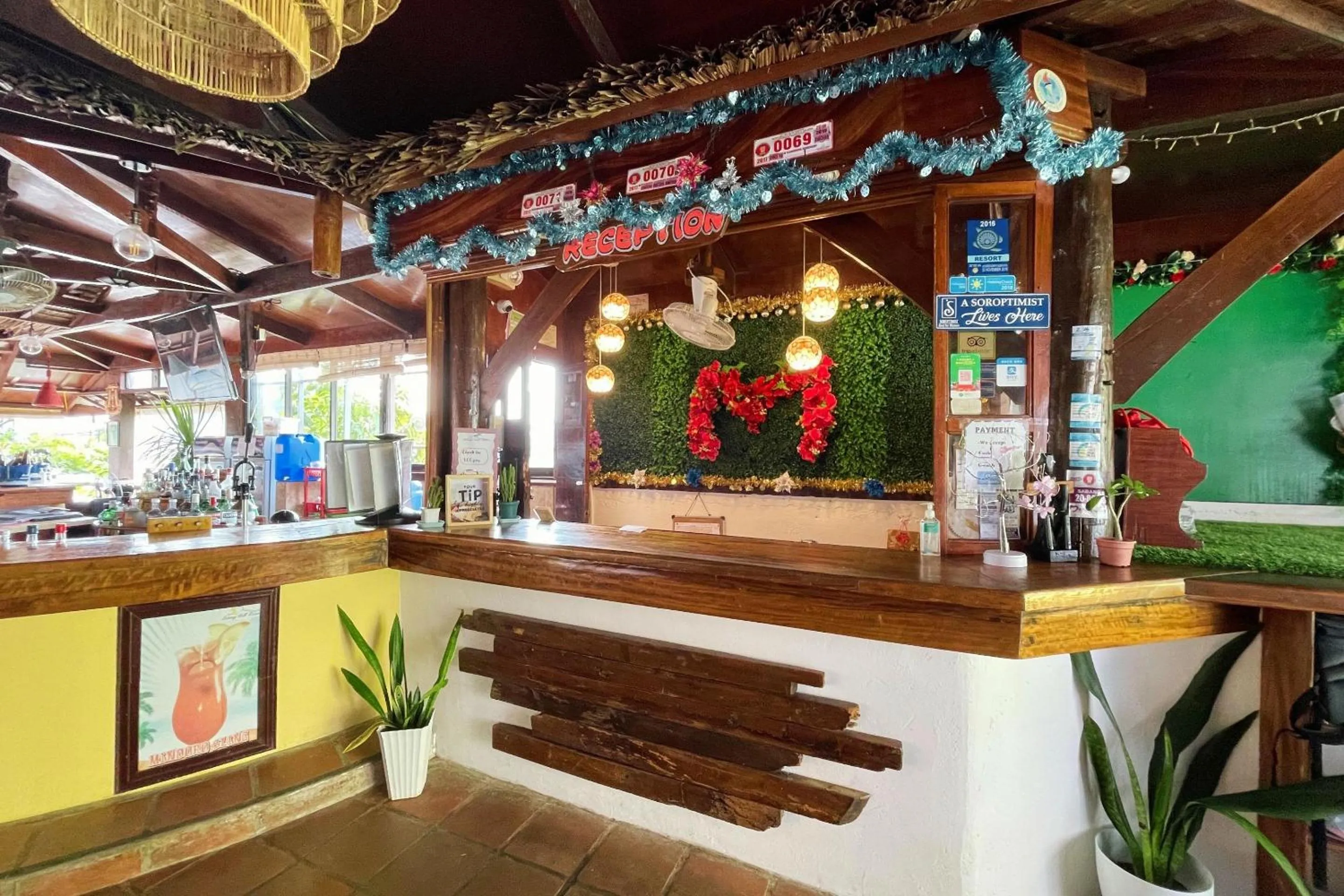 Lounge or bar in Oriental Hill Sabang Resort Puerto Galera