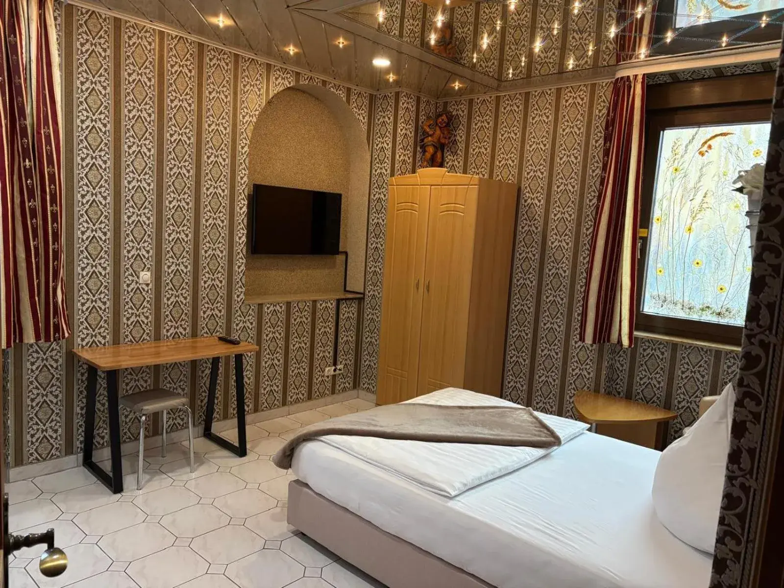 Single Room - single occupancy in Central Hotel Single Room - single occupancy in Central Hotel