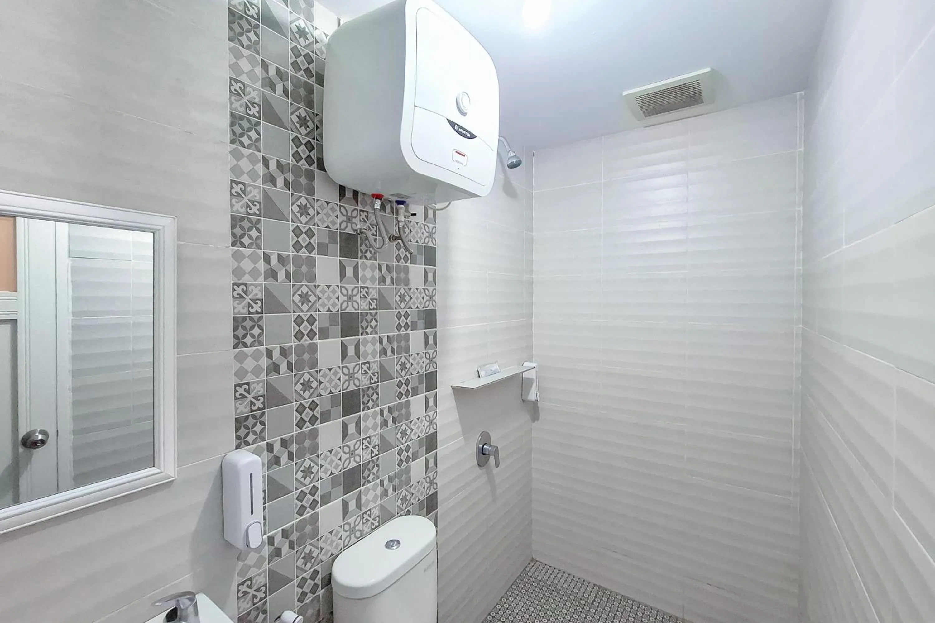 Bathroom in Omah Kampoeng Near UKSW Salatiga Mitra RedDoorz