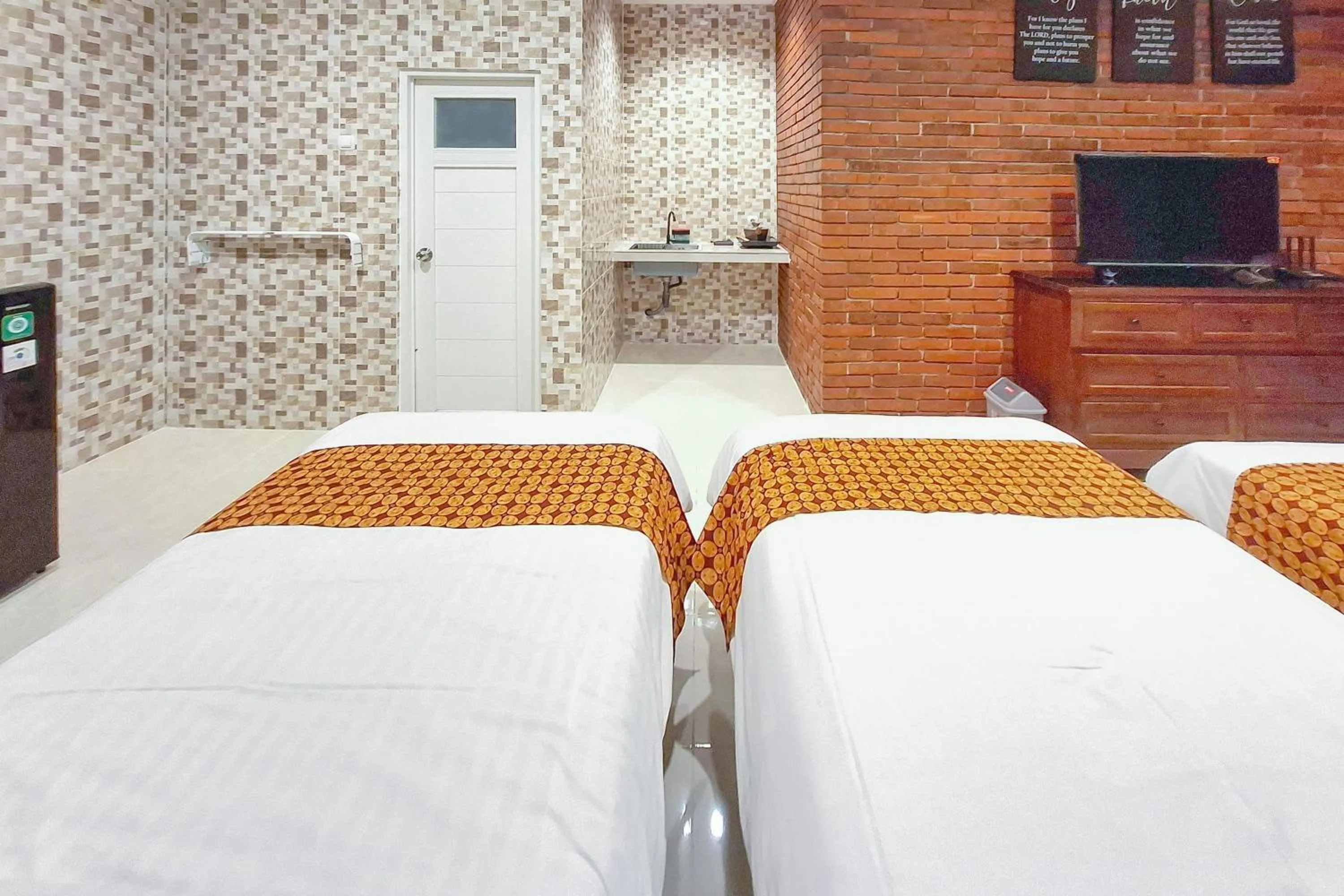 Bedroom, Bed in Omah Kampoeng Near UKSW Salatiga Mitra RedDoorz