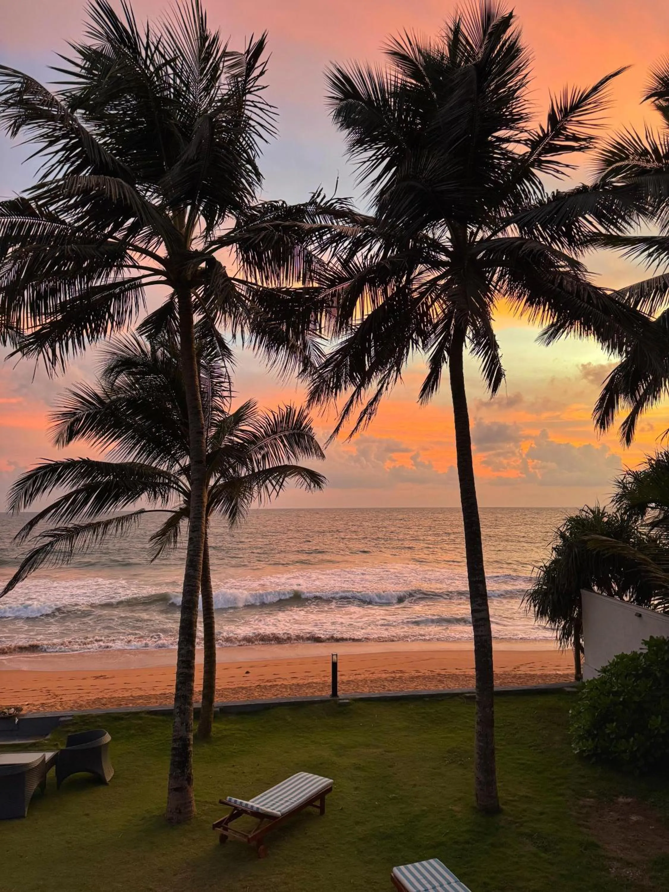 Beach in Moi Induruwa by DBI