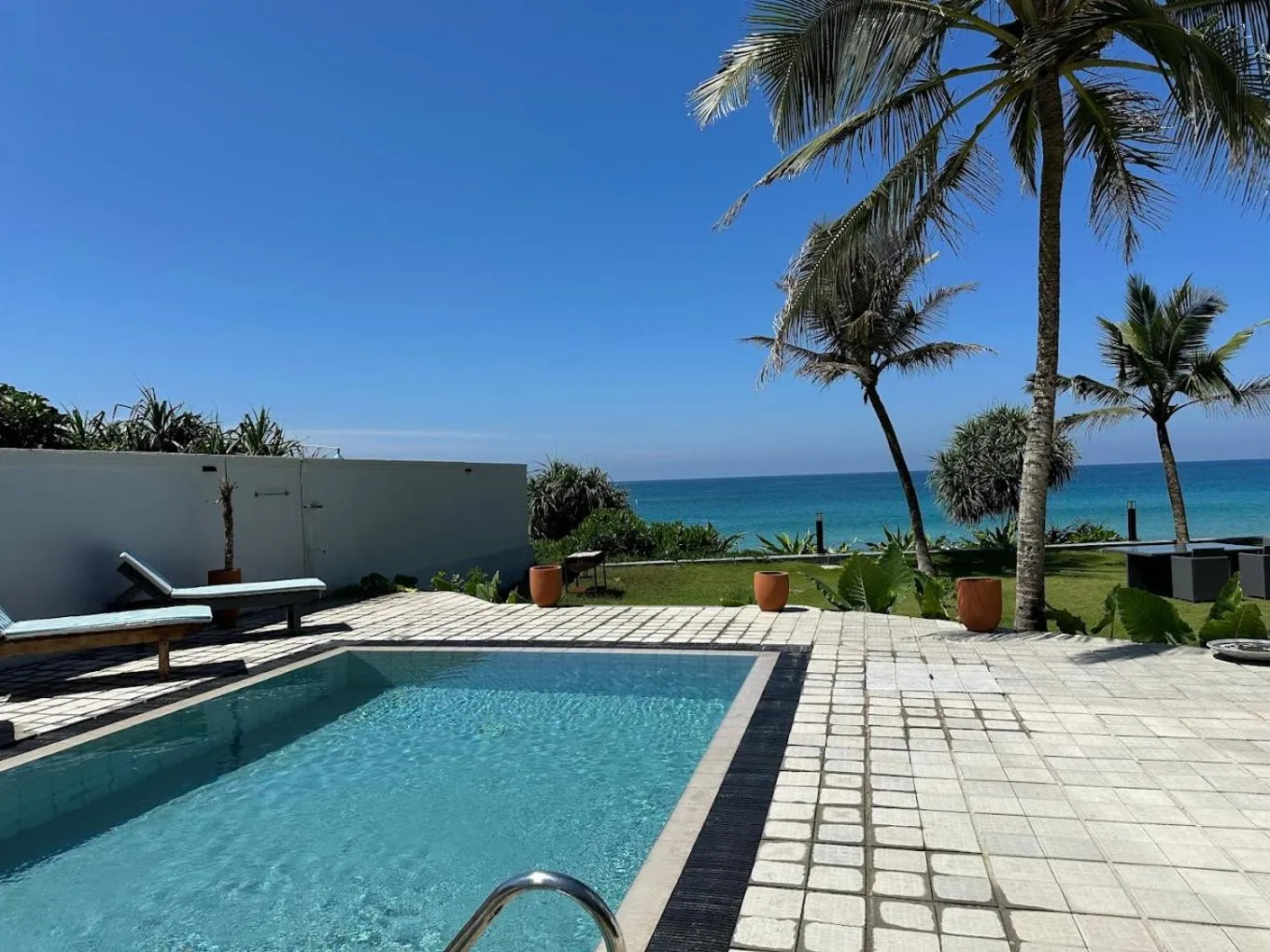 Natural landscape in Moi Induruwa by DBI