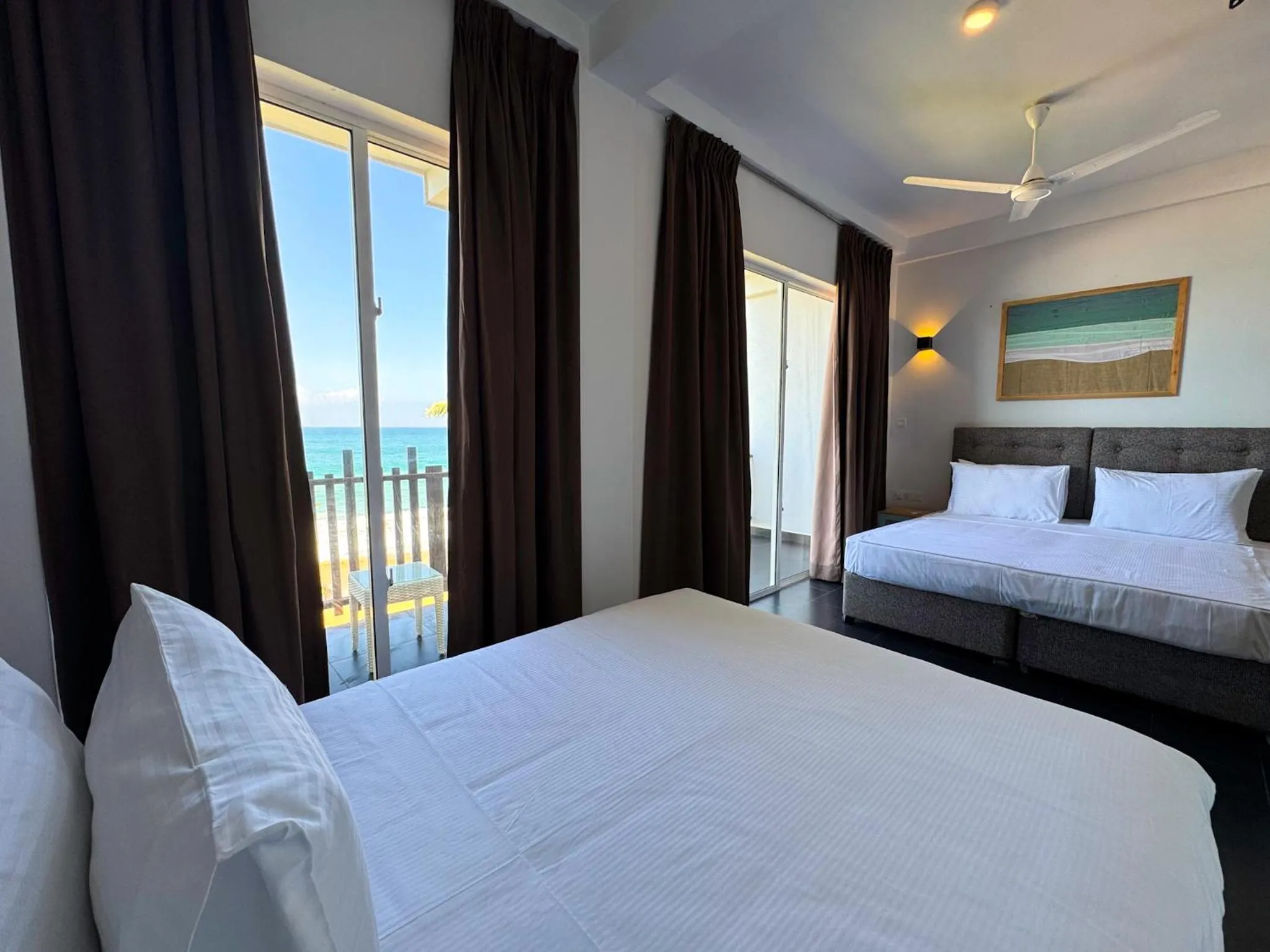 Bed in Moi Induruwa by DBI