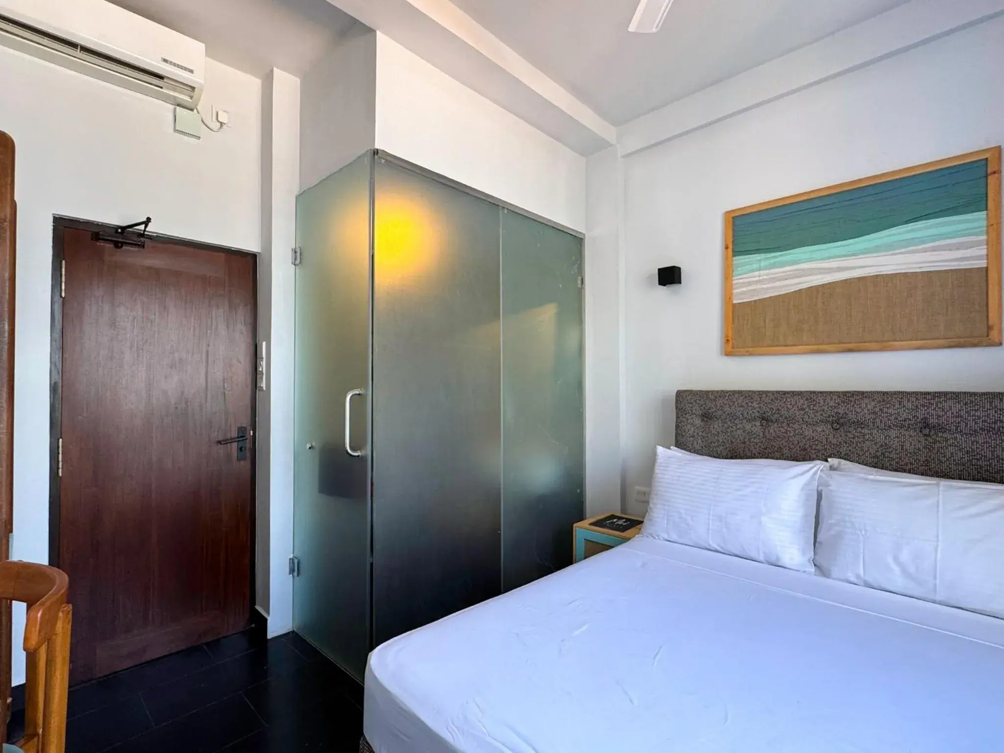 Bed in Moi Induruwa by DBI Bed in Moi Induruwa by DBI