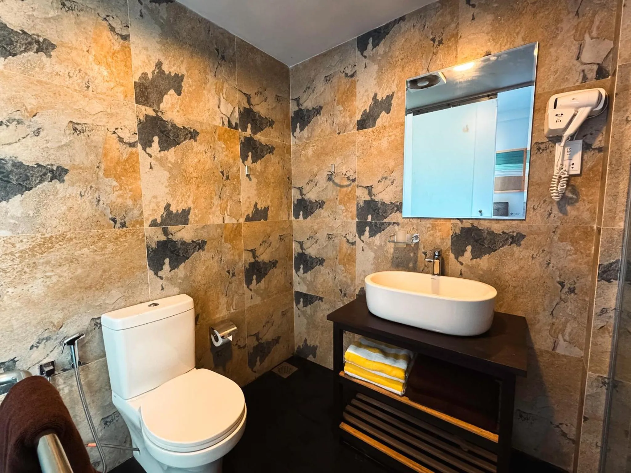 Shower in Moi Induruwa by DBI