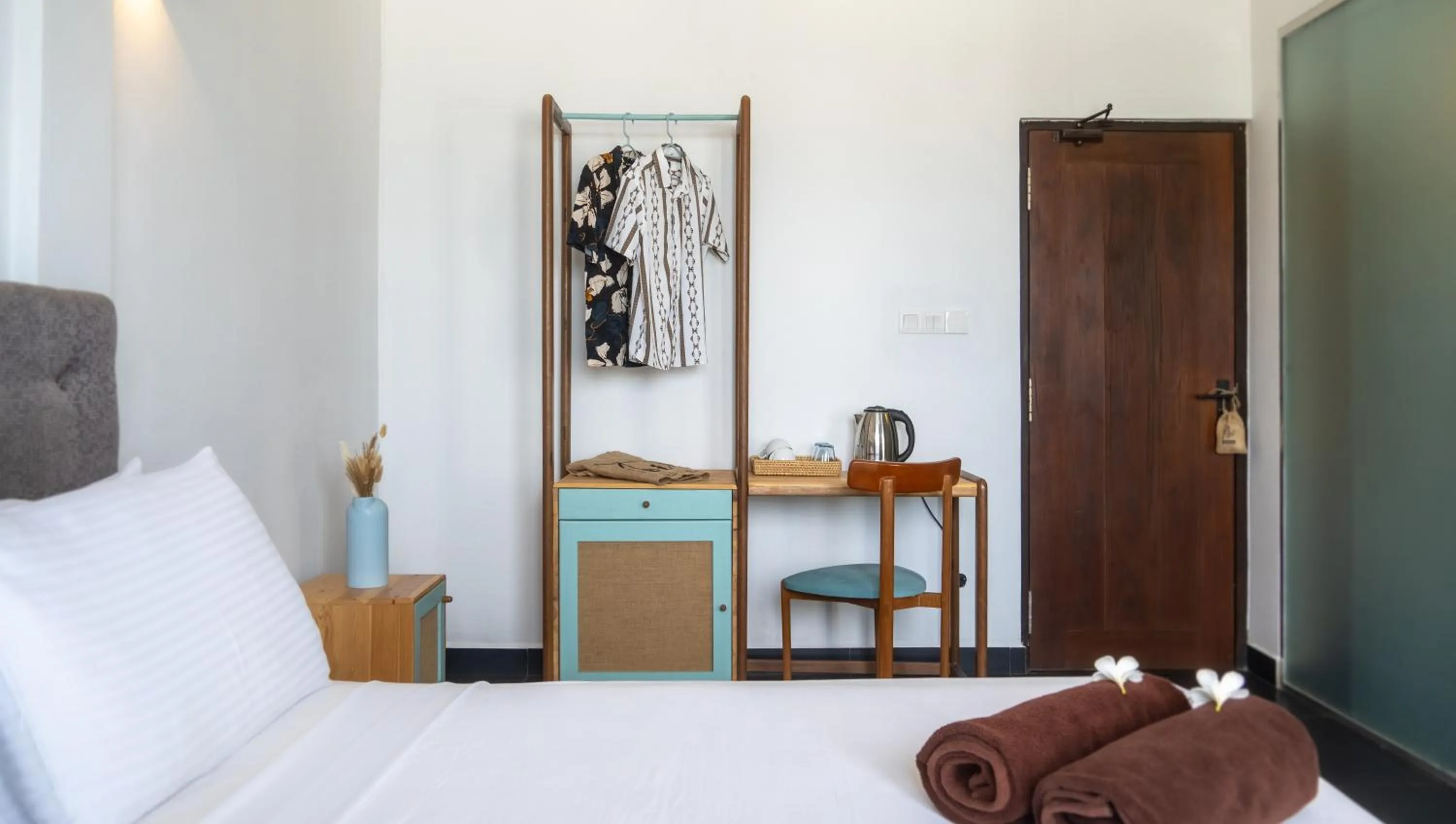 Bed in Moi Induruwa by DBI