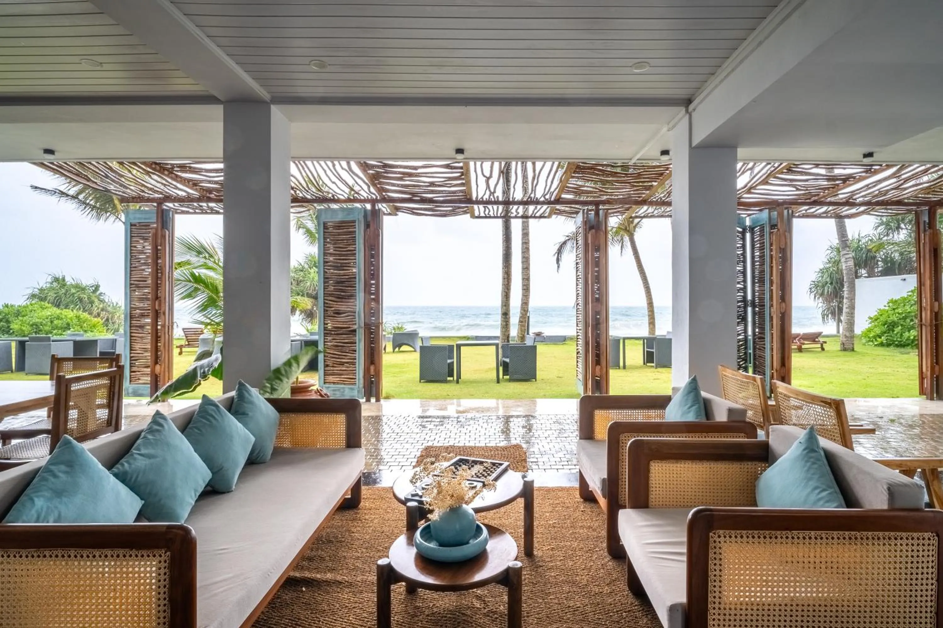 Day in Moi Induruwa by DBI