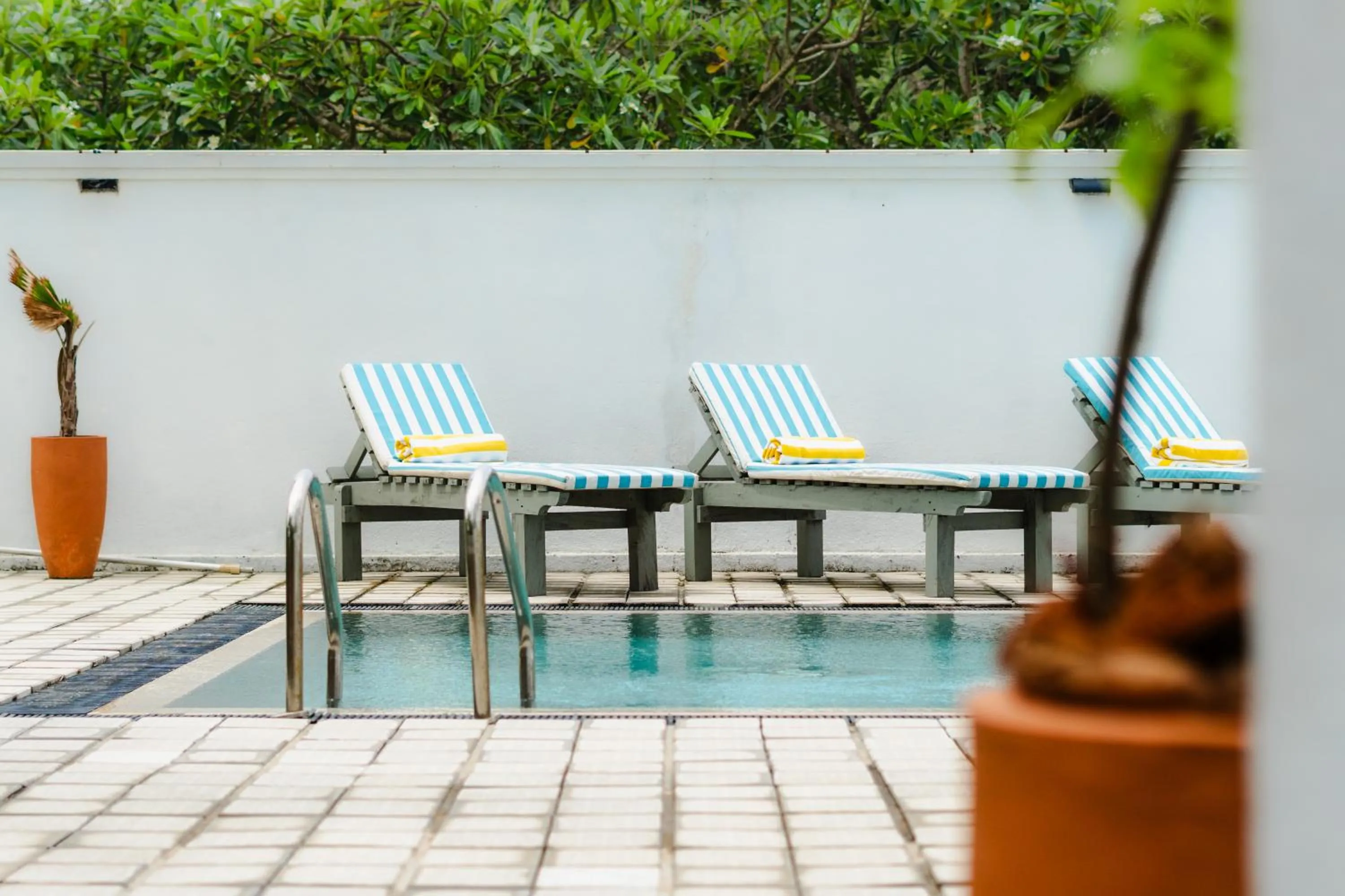 Pool view in Moi Induruwa by DBI