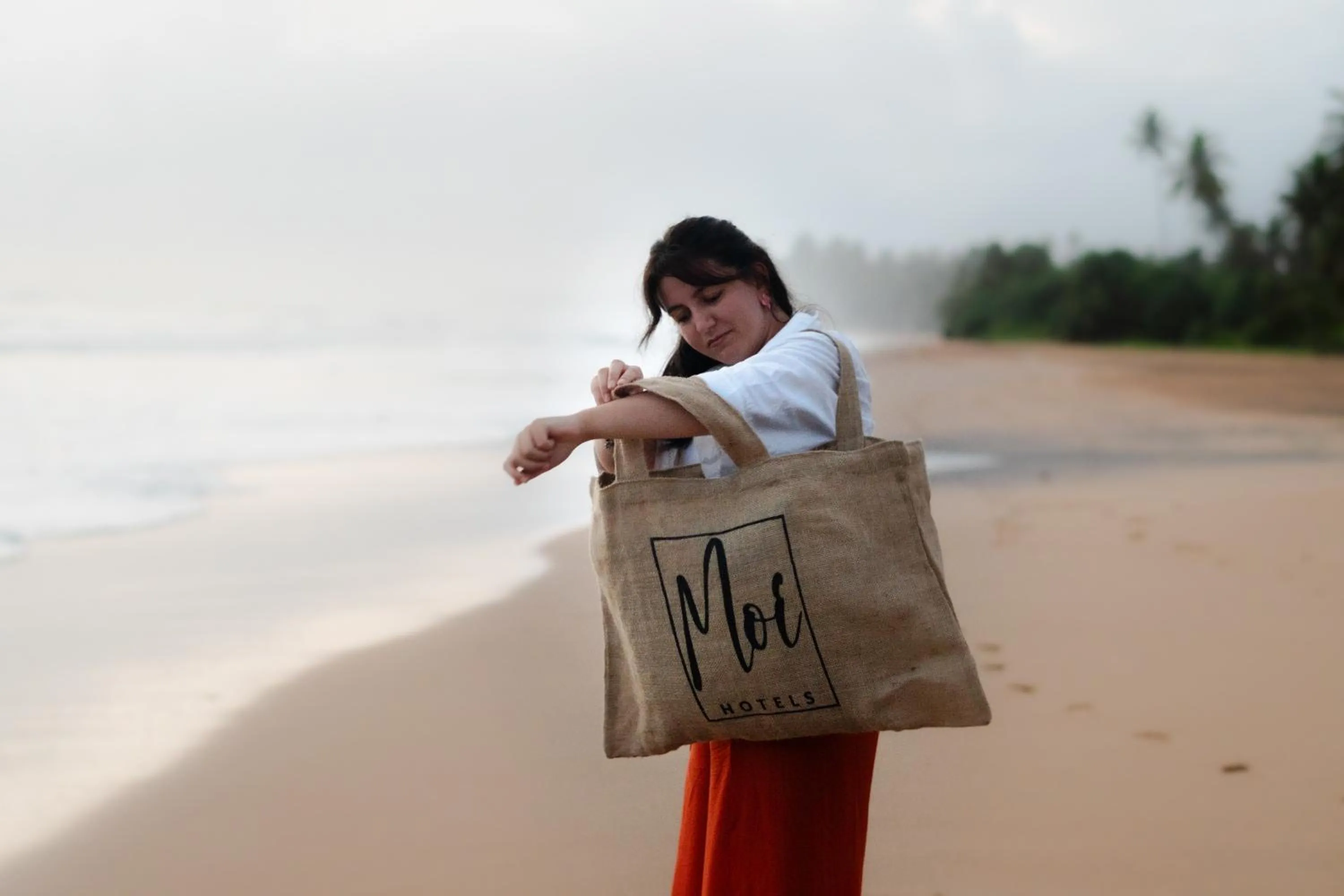 Beach in Moi Induruwa by DBI