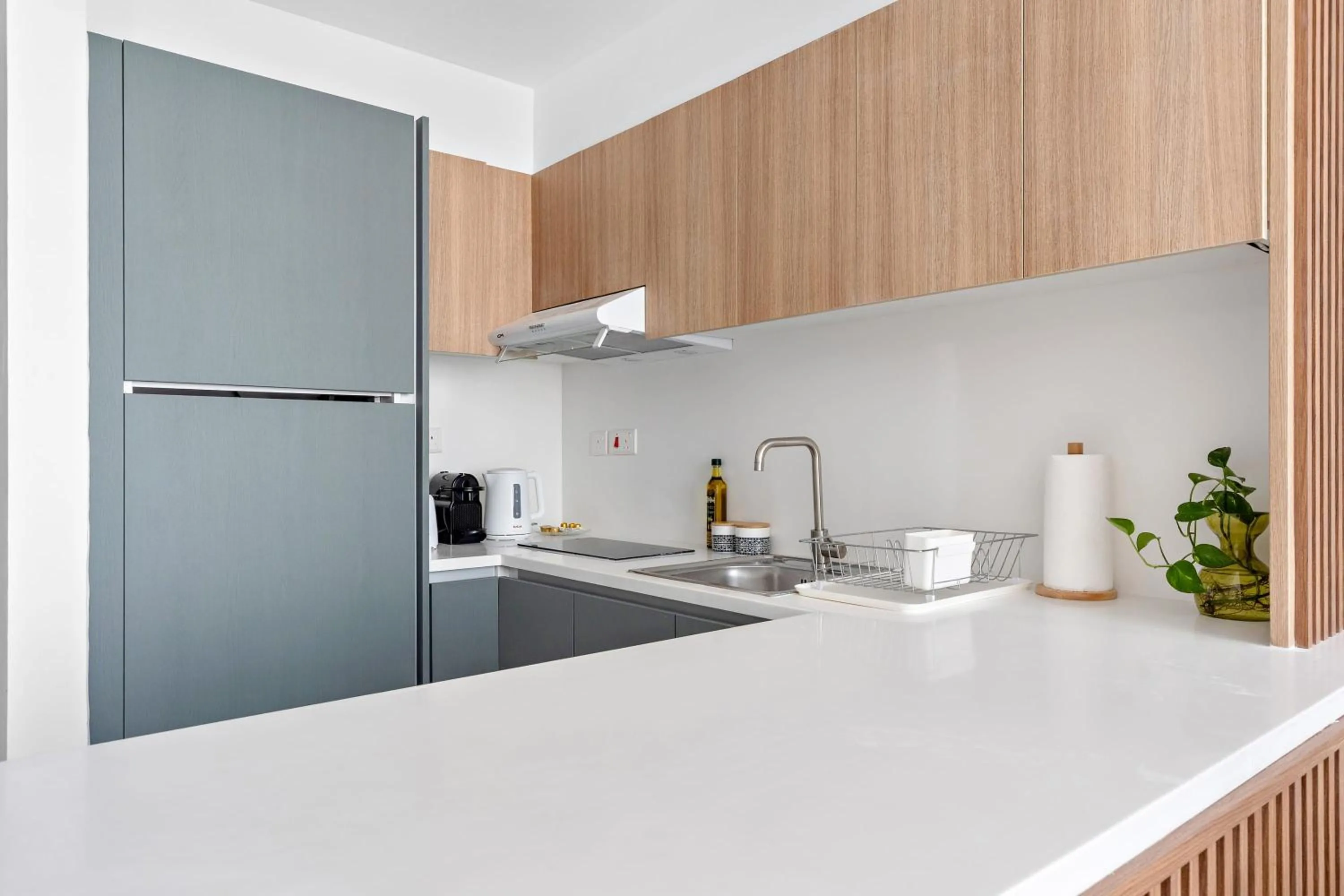Kitchen or kitchenette in Silkhaus Vacation Homes Modern 1BDR in Oasis Near Masdar City Park