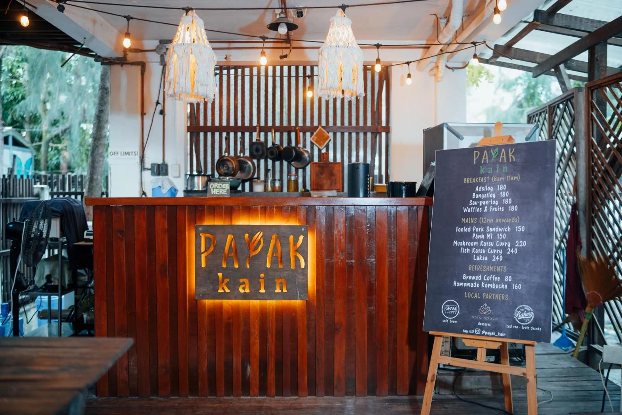 Restaurant/places to eat in Aluntala Hostel