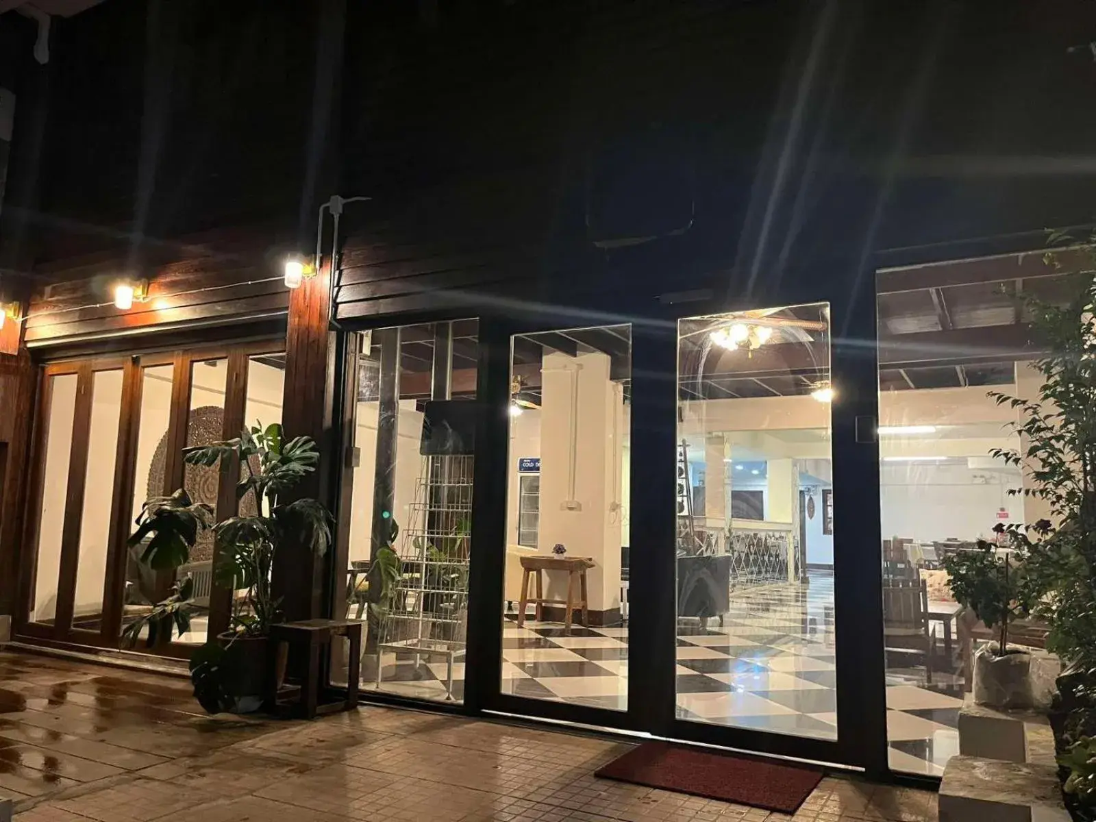 Facade/entrance in Eain Facade/entrance in Eain