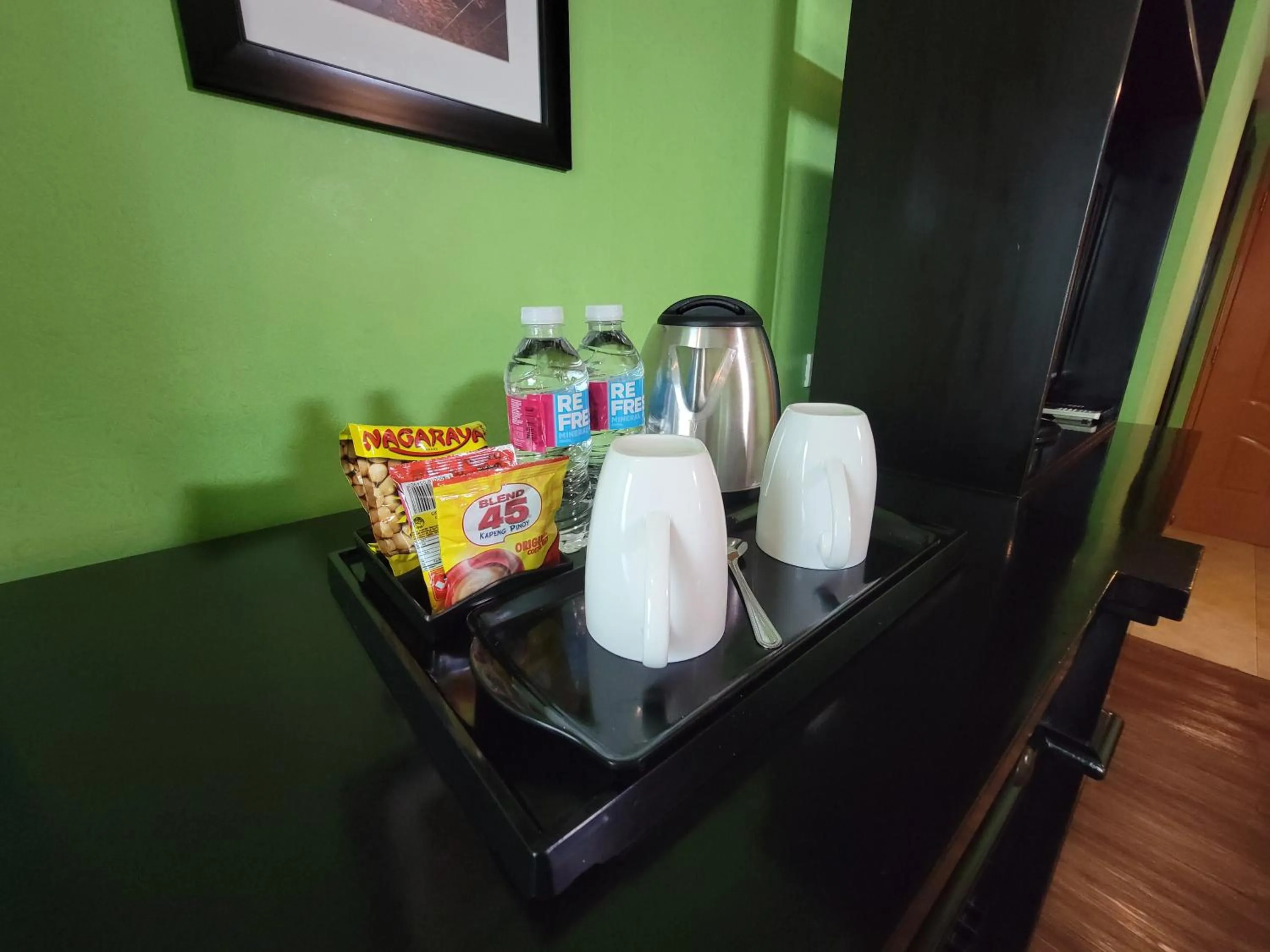 Coffee/tea facilities in Lee Boutique Hotel Tagaytay