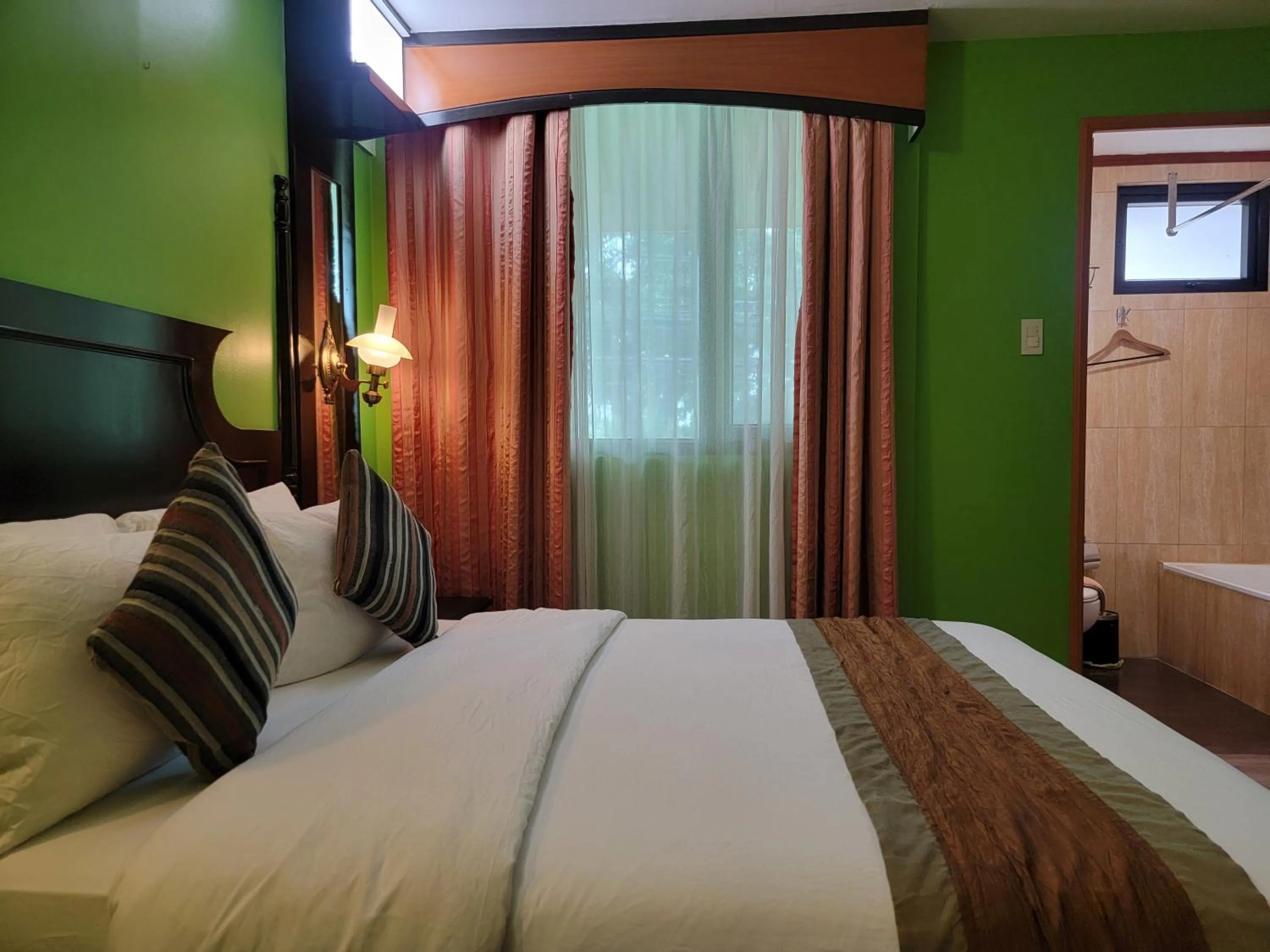 Bed in Lee Boutique Hotel Tagaytay