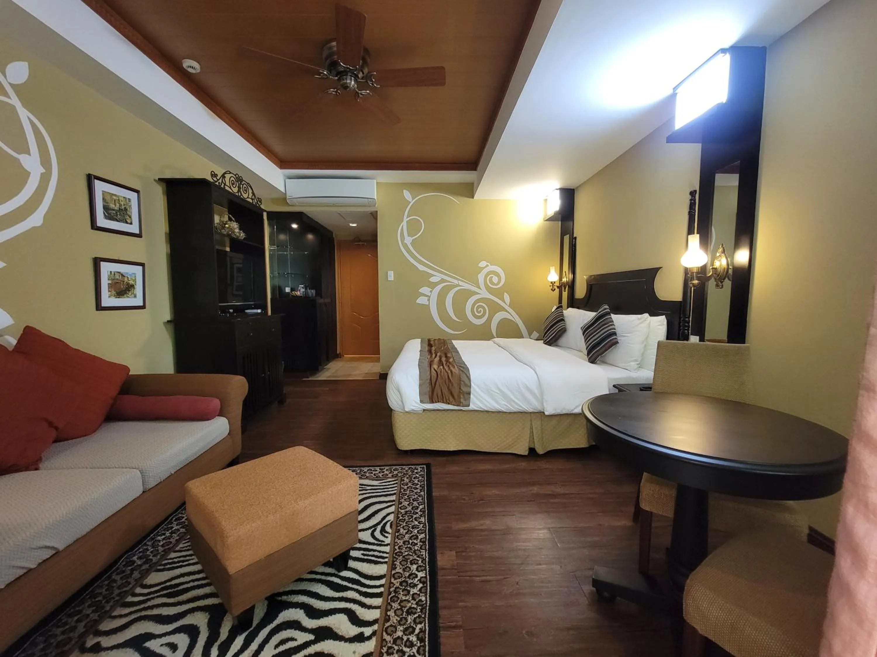 Bed in Lee Boutique Hotel Tagaytay