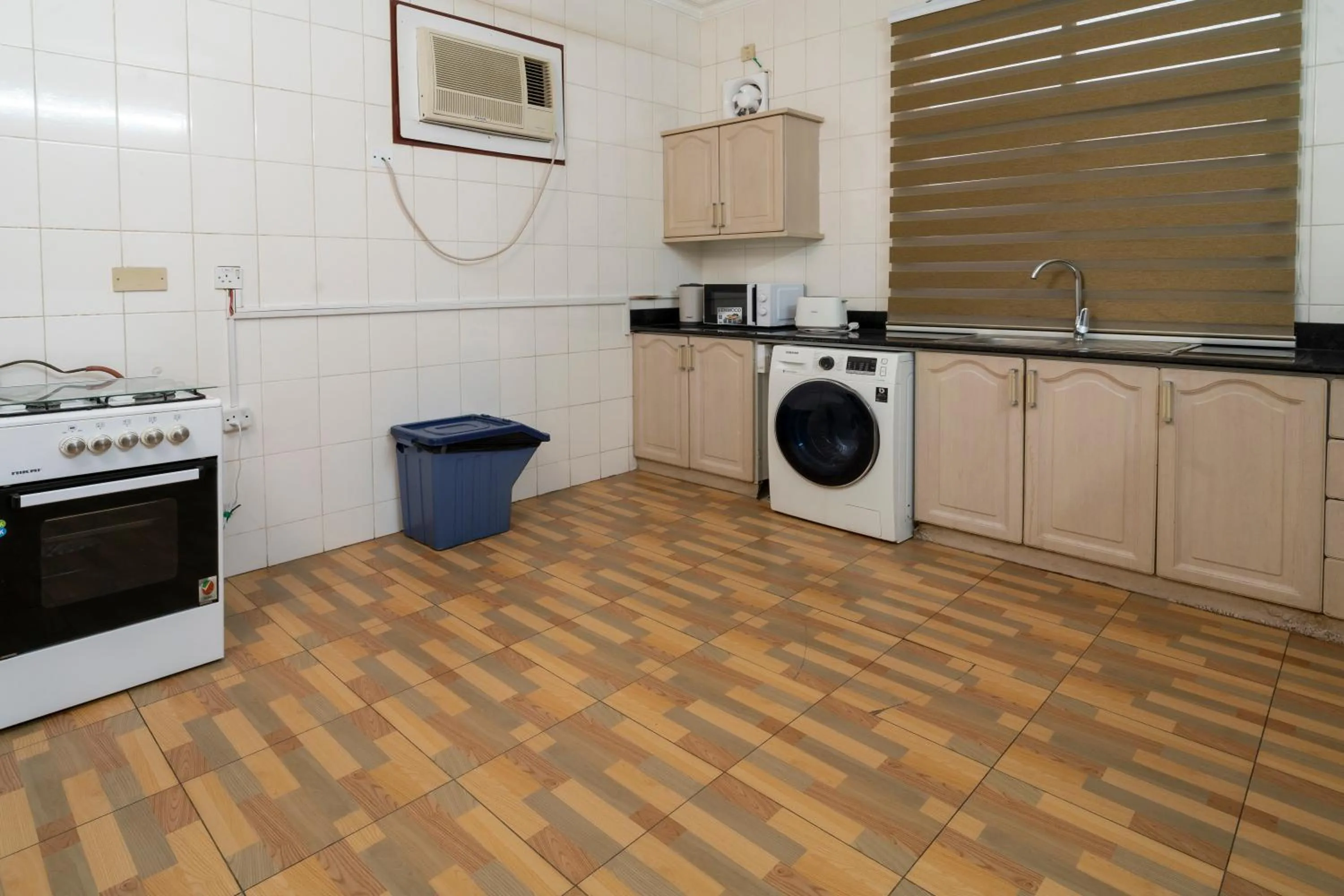 Kitchen or kitchenette in Frsan Plaza