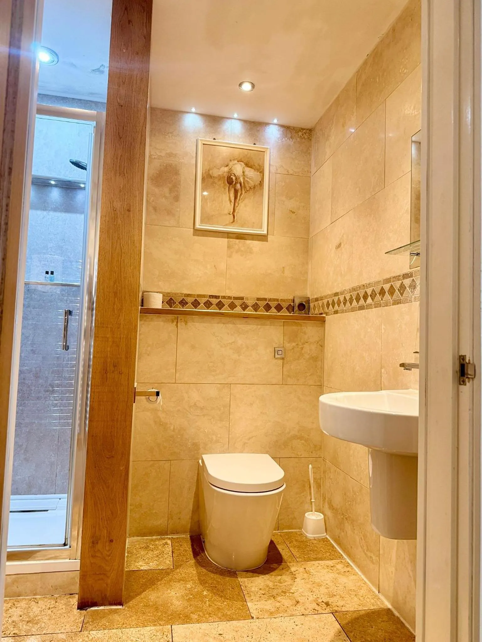 Bathroom in The Woodman Inn