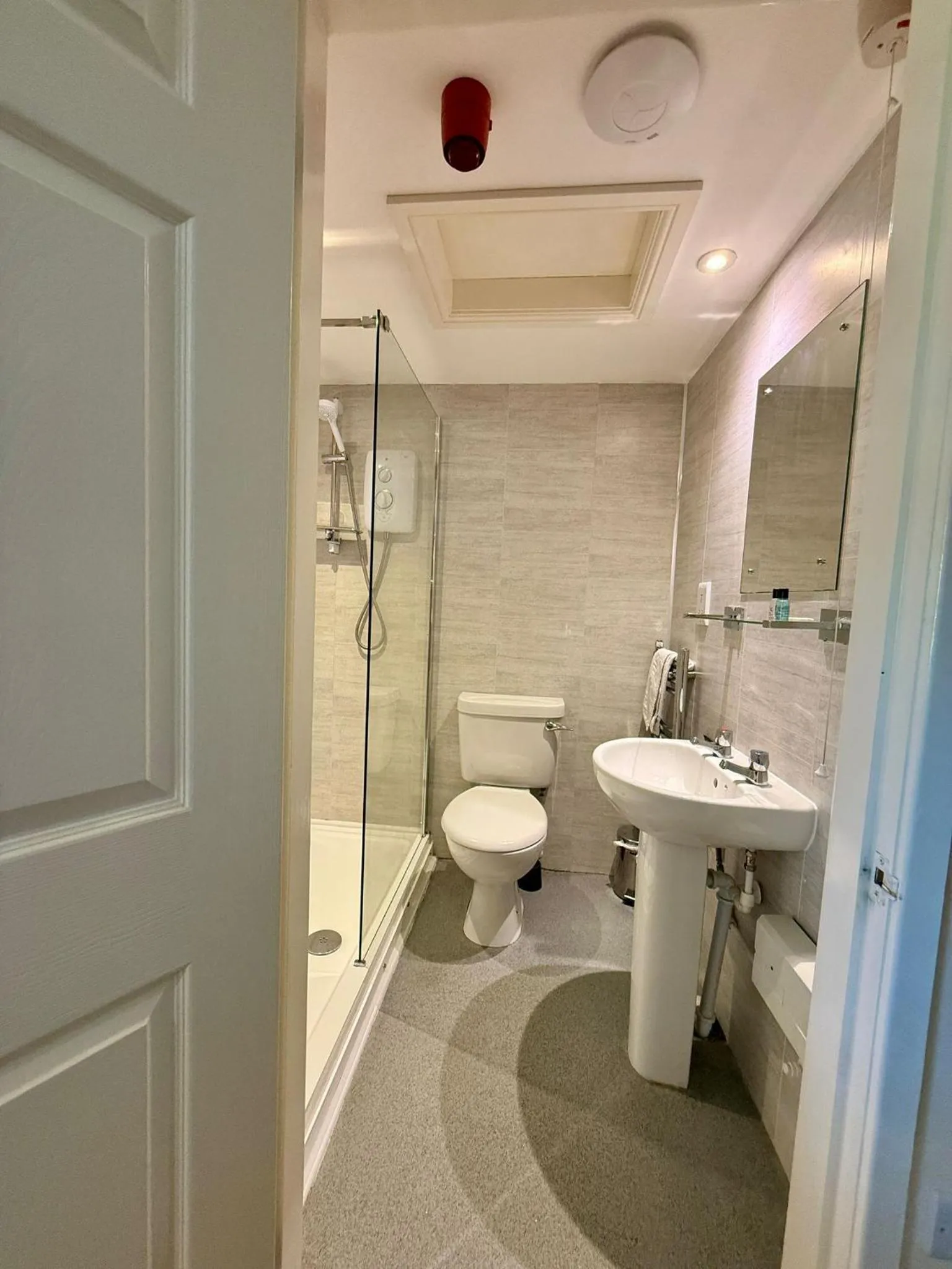 Bathroom in The Woodman Inn