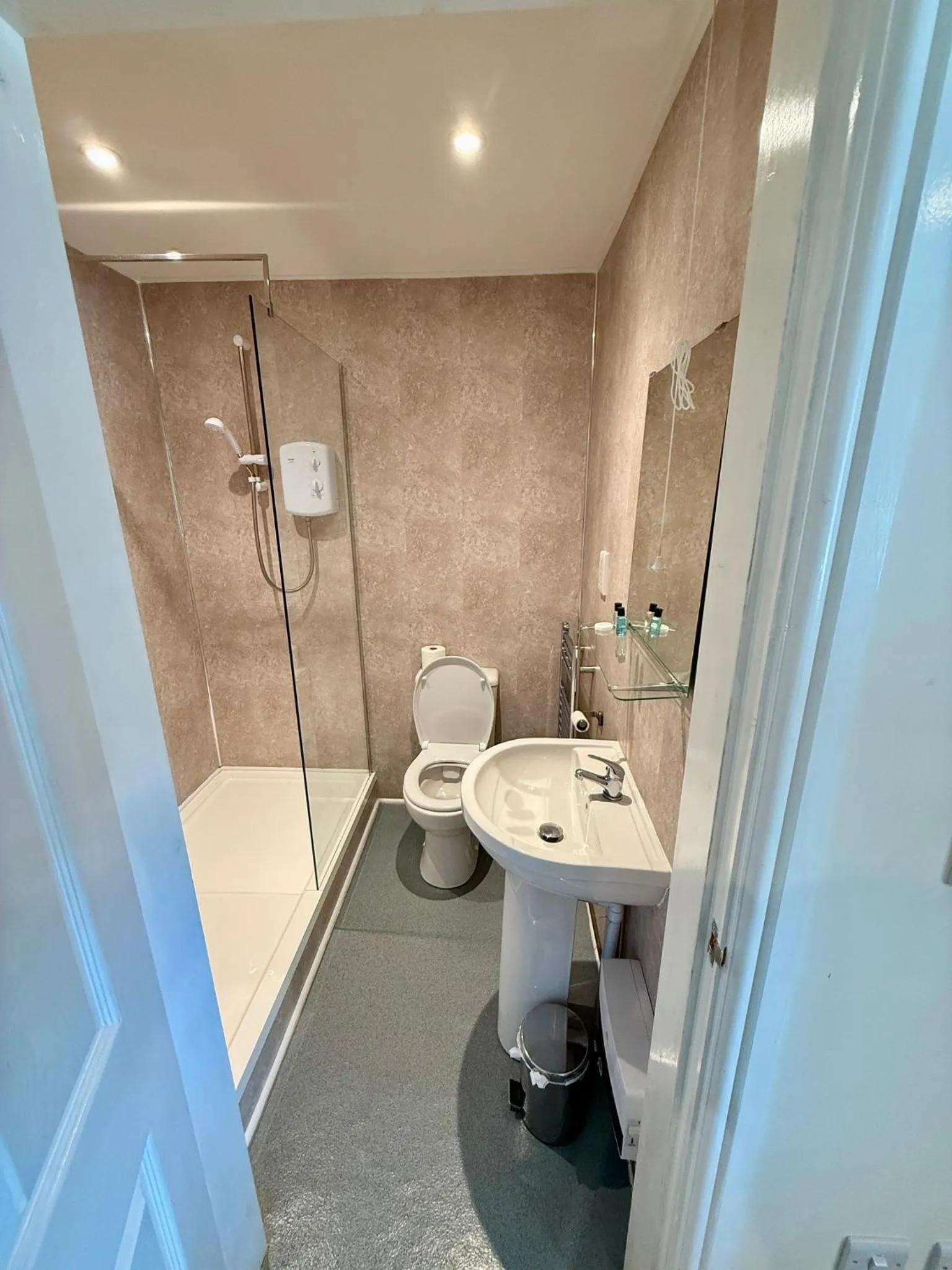 Bathroom in The Woodman Inn