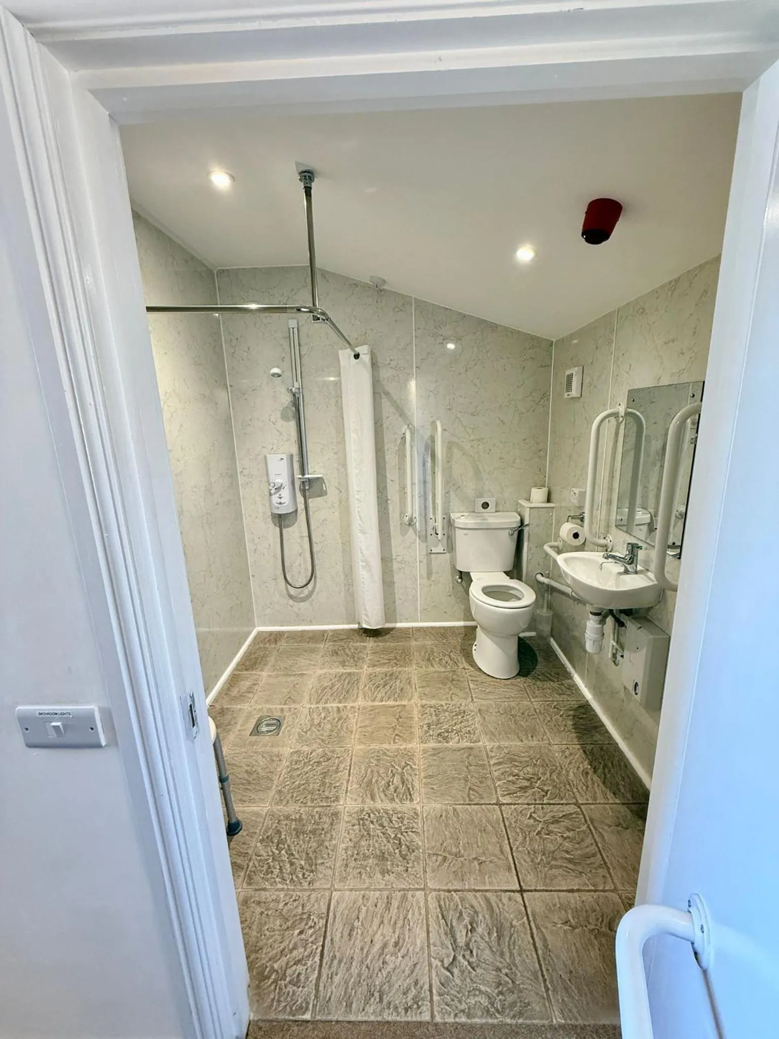 Toilet in The Woodman Inn