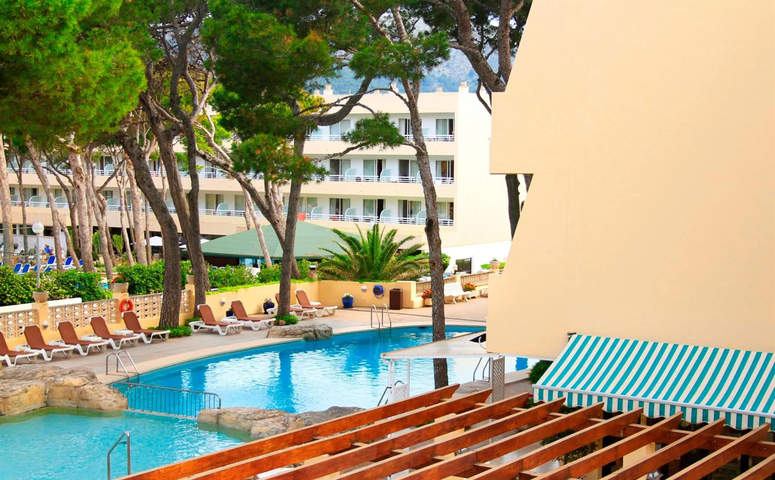 Swimming pool in Hotel Bella Playa & Spa