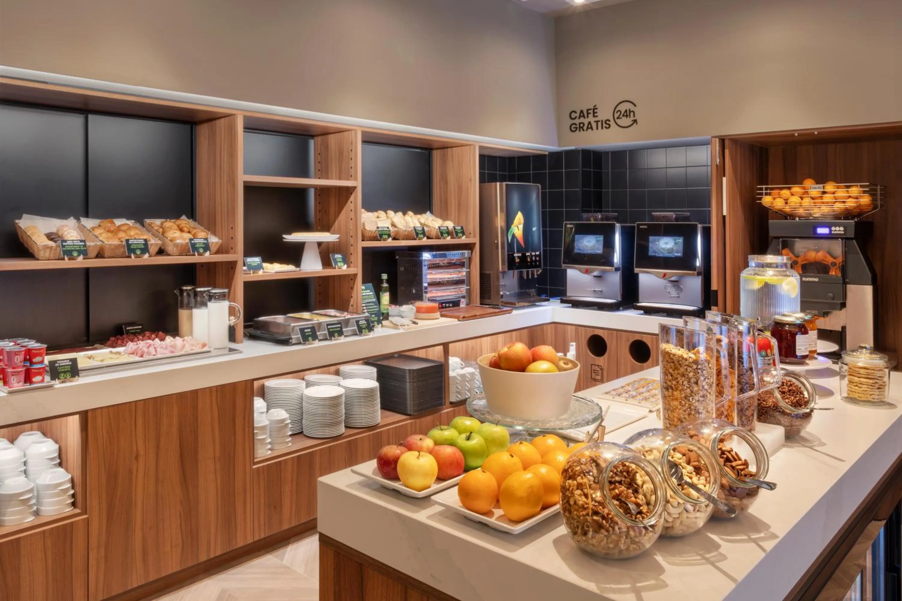 Buffet breakfast in B&B HOTEL Alicante Centro