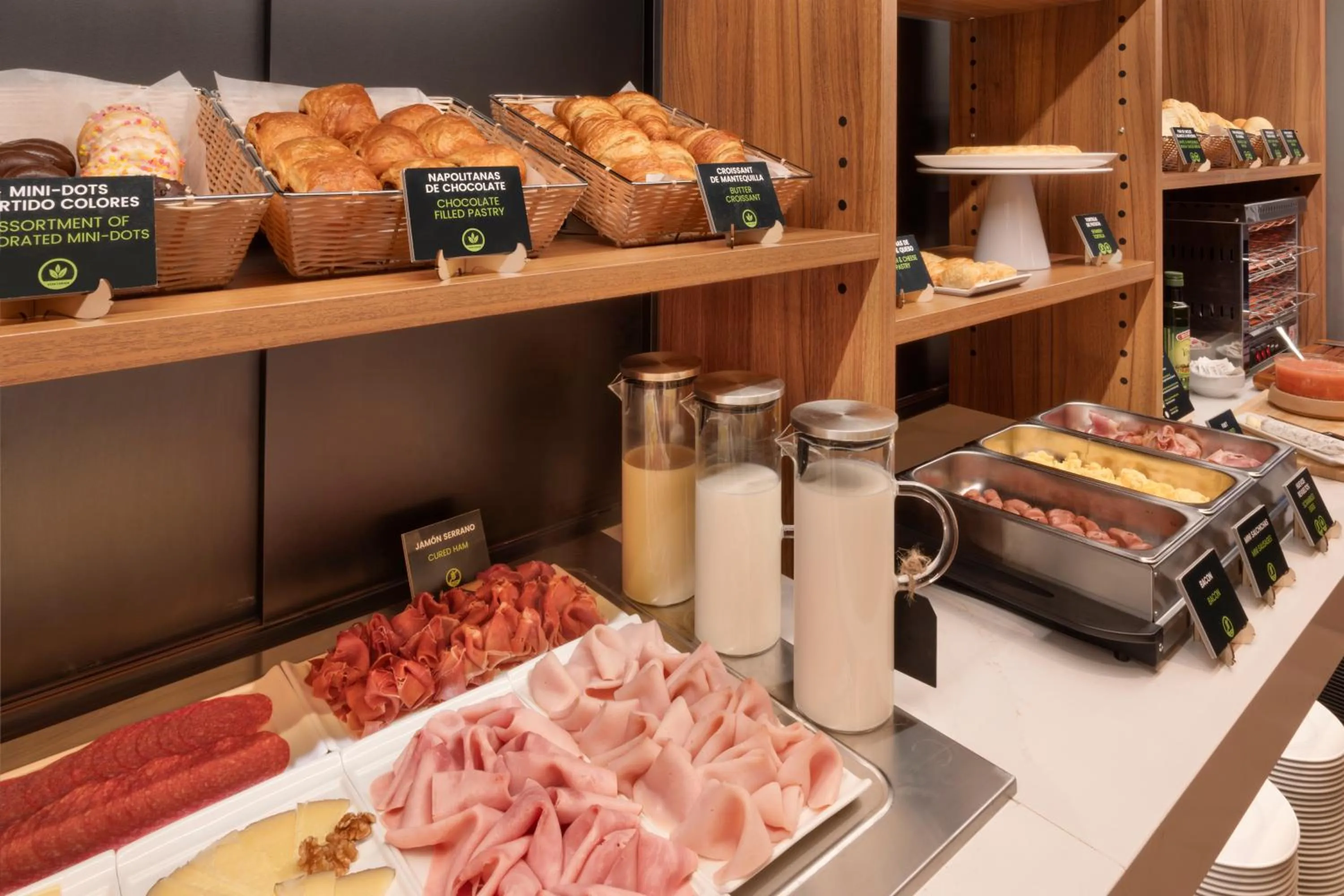 Buffet breakfast in B&B HOTEL Alicante Centro