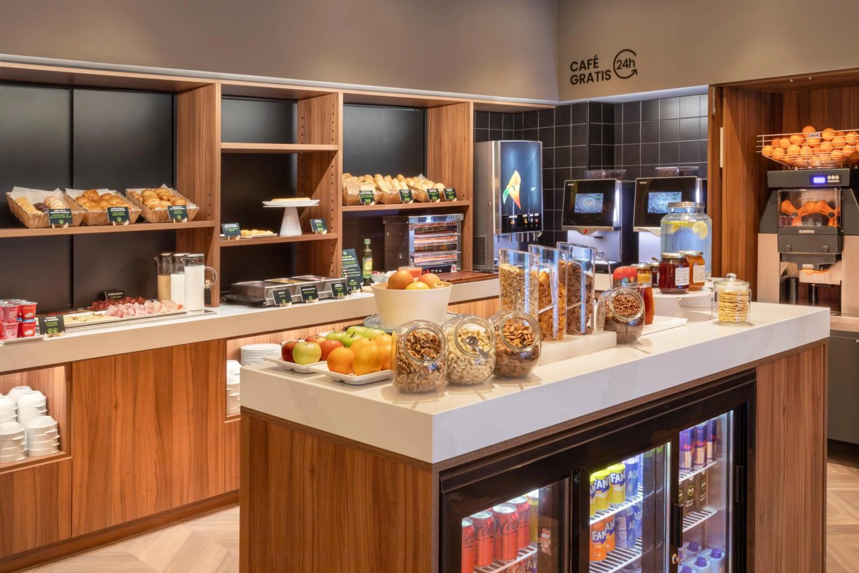 Buffet breakfast in B&B HOTEL Alicante Centro