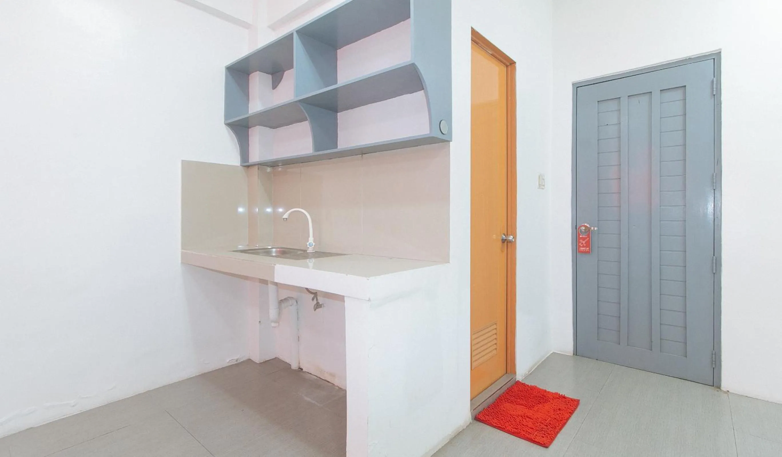 Kitchen or kitchenette in RedDoorz at Najar Residences near NAIA Terminal