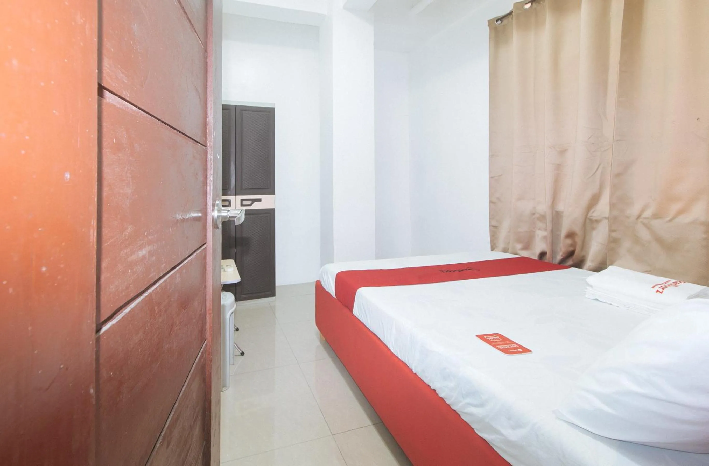 Bed in RedDoorz at Najar Residences near NAIA Terminal