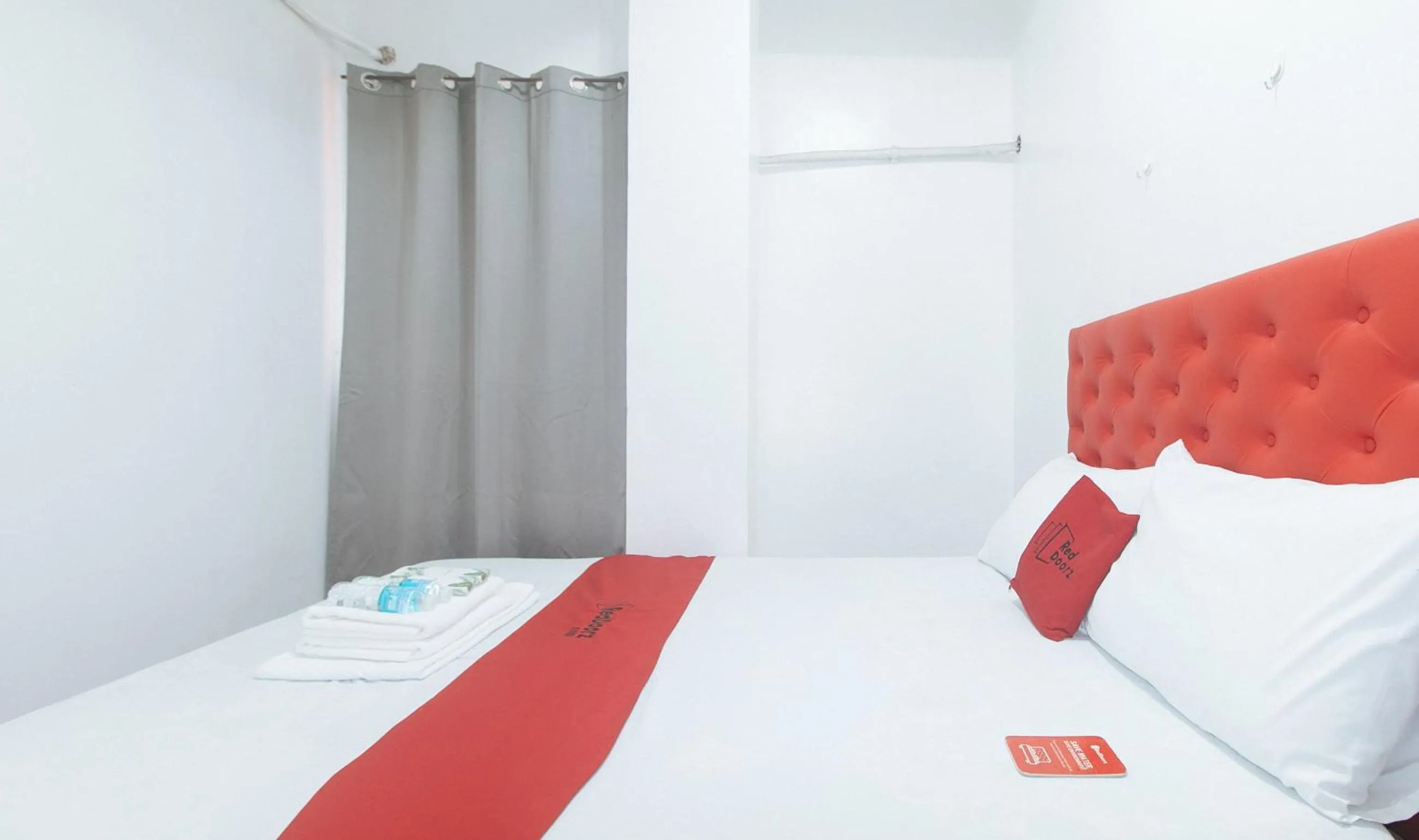 Bed in RedDoorz at Najar Residences near NAIA Terminal