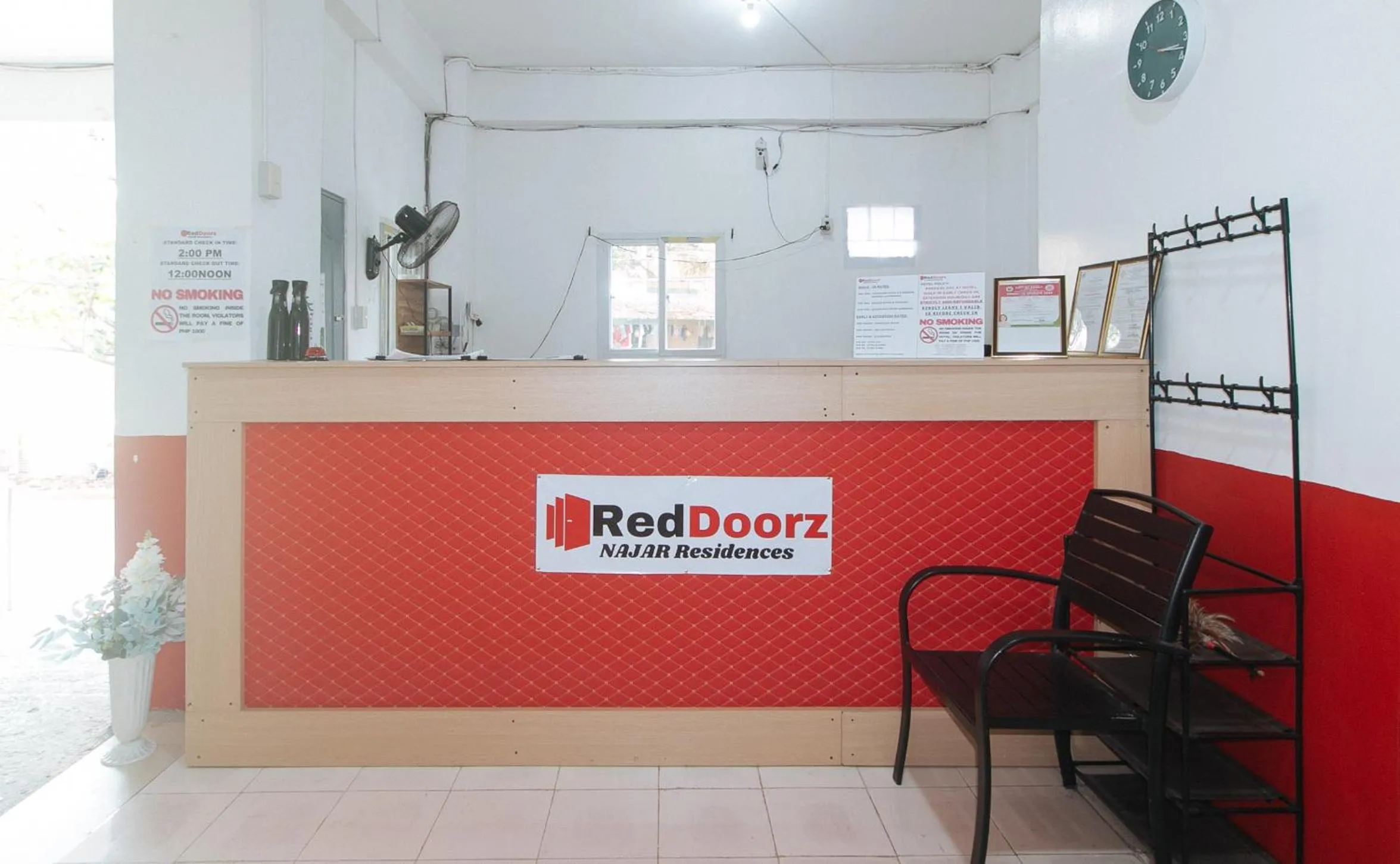 Lobby or reception in RedDoorz at Najar Residences near NAIA Terminal
