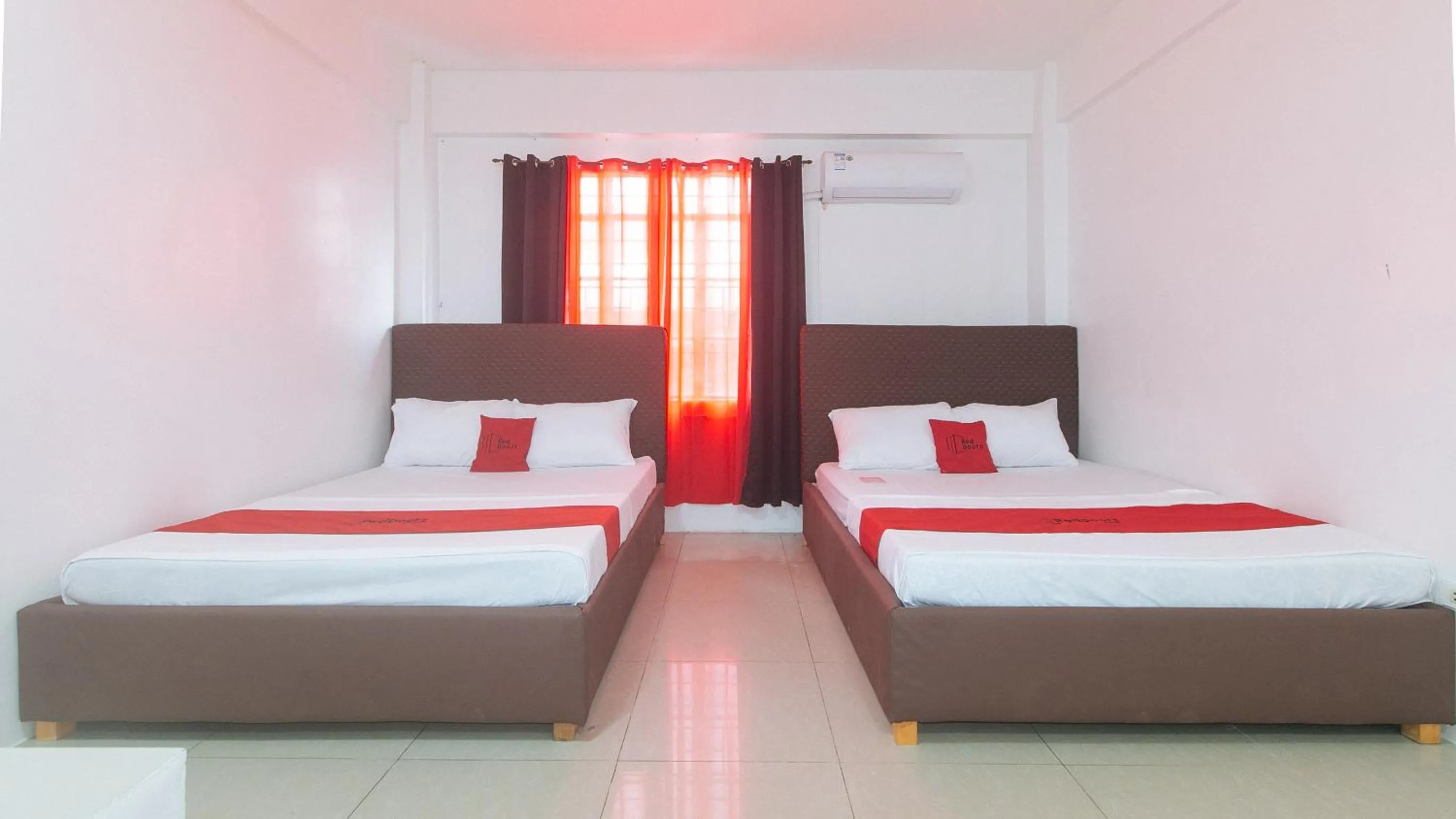 Photo of the whole room, Bed in RedDoorz at Najar Residences near NAIA Terminal