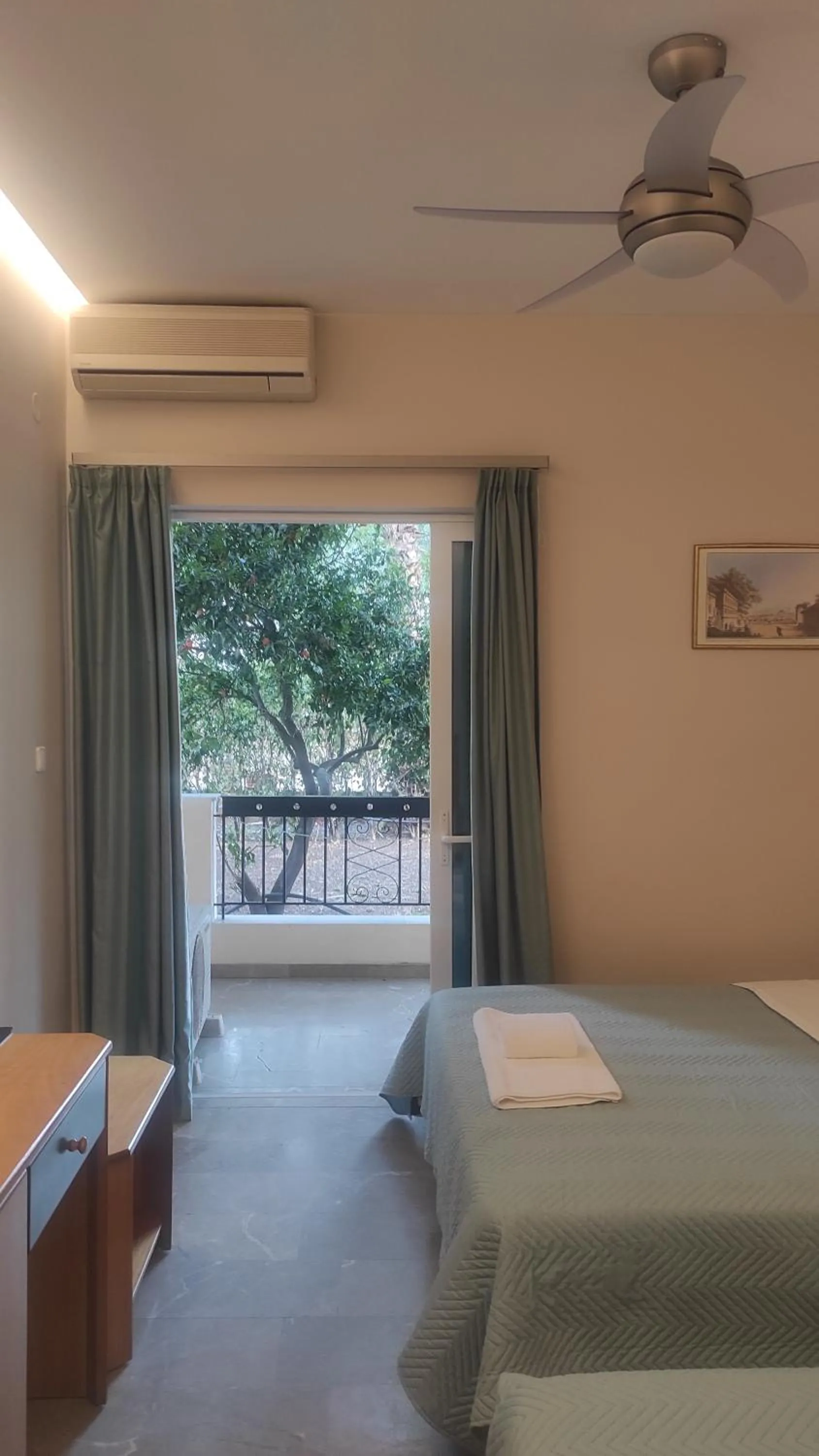 Budget Triple Room with Balcony in Apollon Hotel