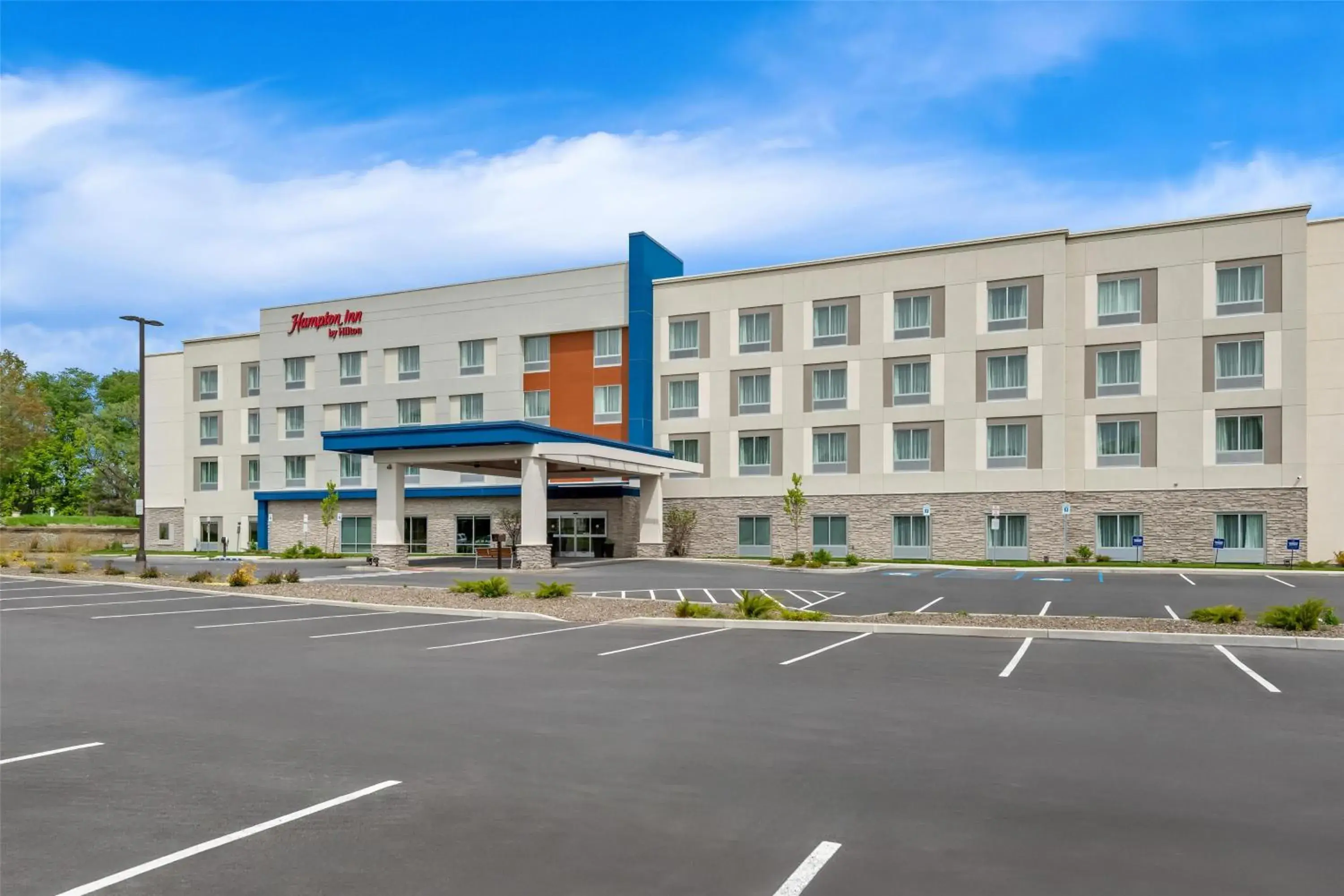 Property building in Hampton Inn Cooperstown Property building in Hampton Inn Cooperstown