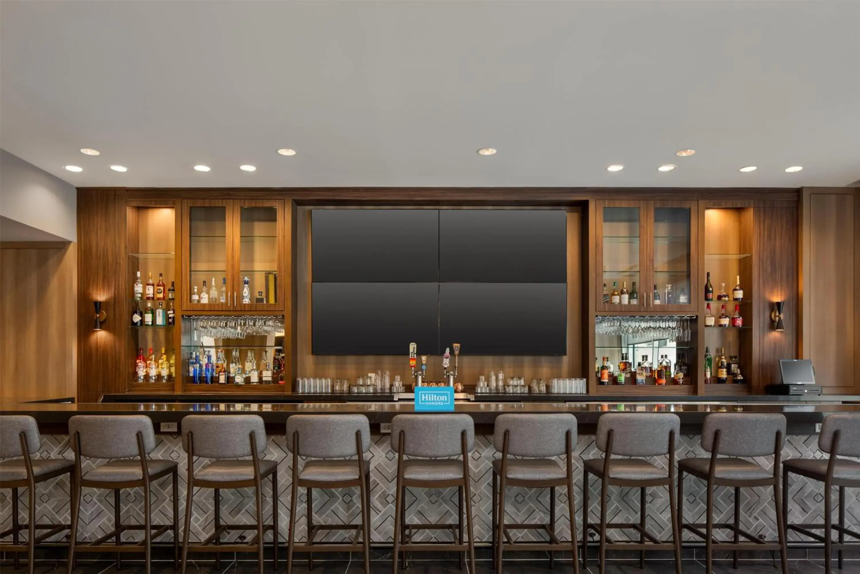 Lounge or bar in Tru By Hilton Houston Downtown Convention Center Lounge or bar in Tru By Hilton Houston Downtown Convention Center