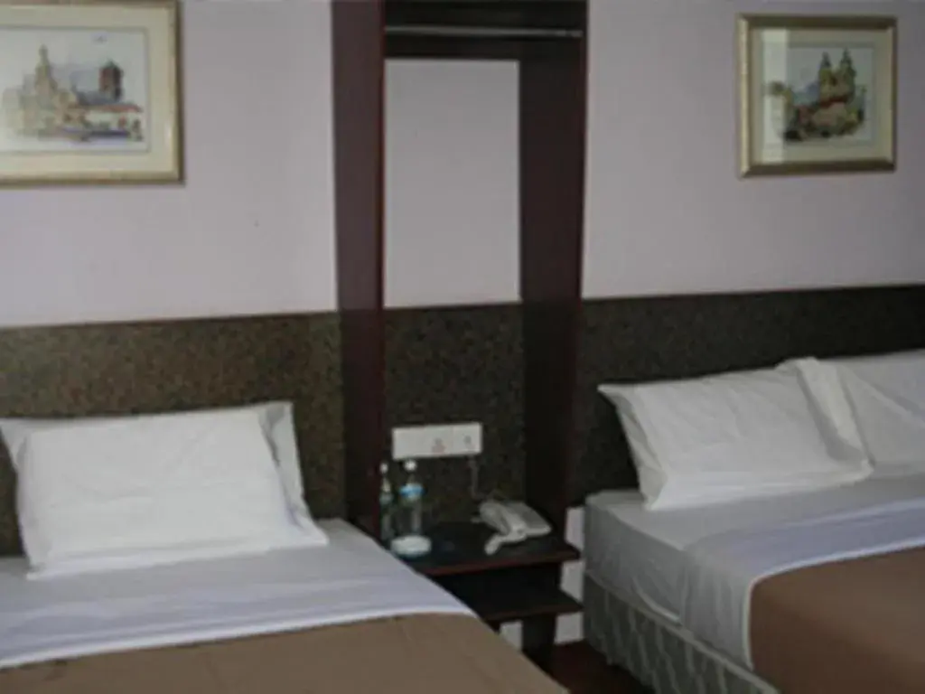 Bed in Aristo Hotel @ Putatan Bed in Aristo Hotel @ Putatan