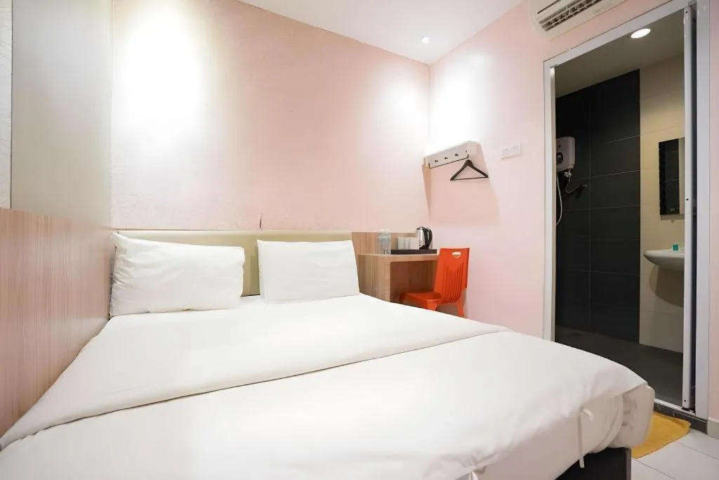 Bed in Cappuccino Hotel @ Mount Austin