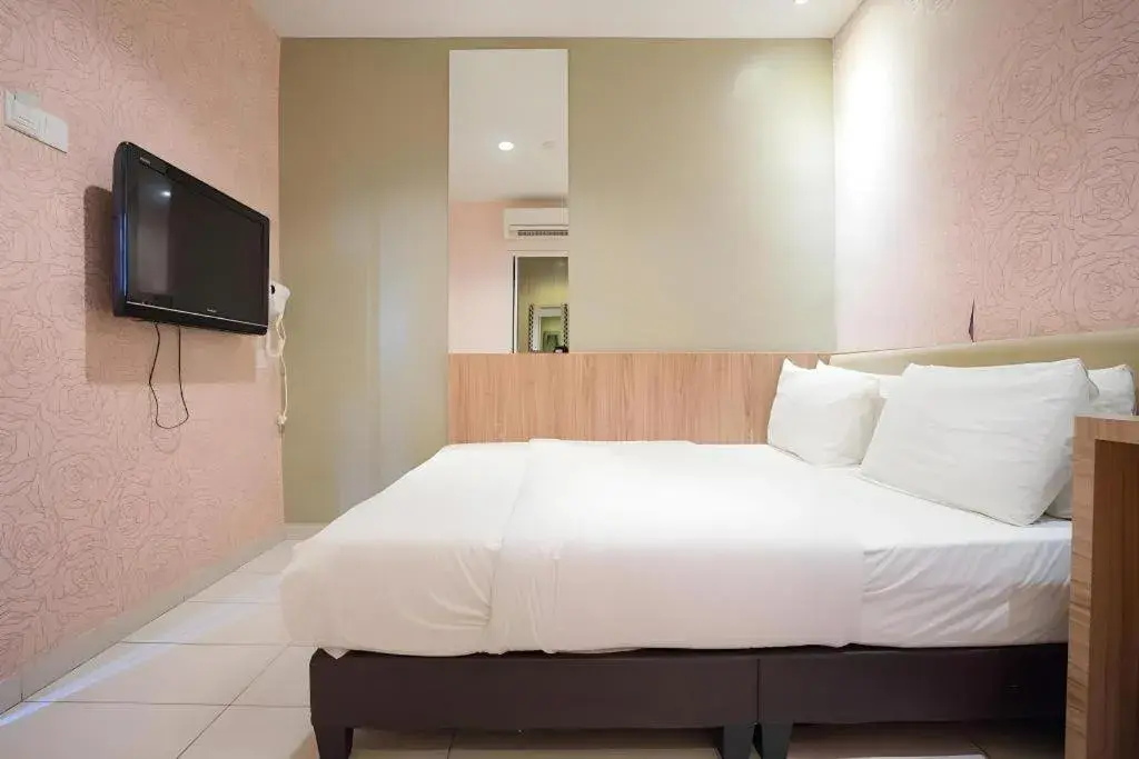 Bed in Cappuccino Hotel @ Mount Austin Bed in Cappuccino Hotel @ Mount Austin