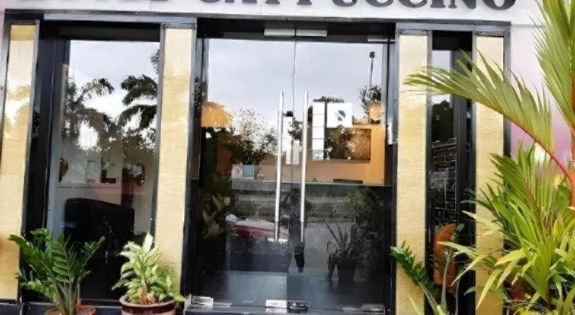 Cappuccino Hotel @ Mount Austin