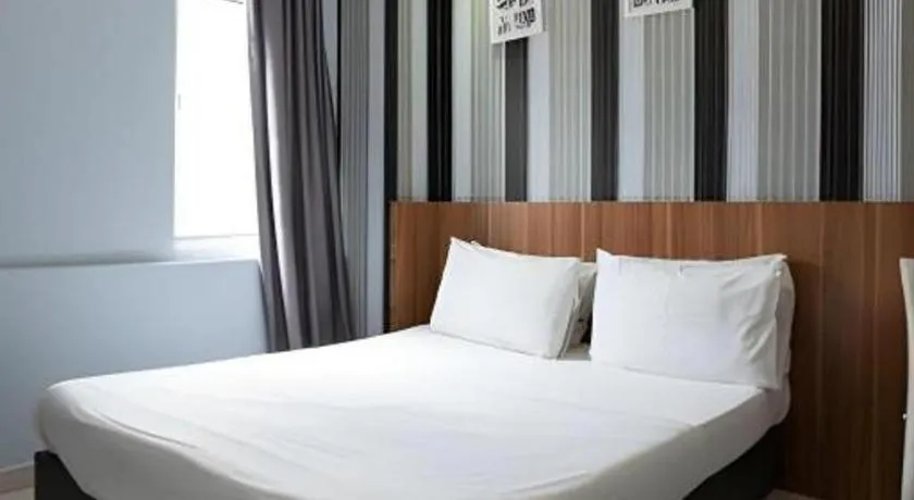 Bed in Cappuccino Hotel @ Mount Austin