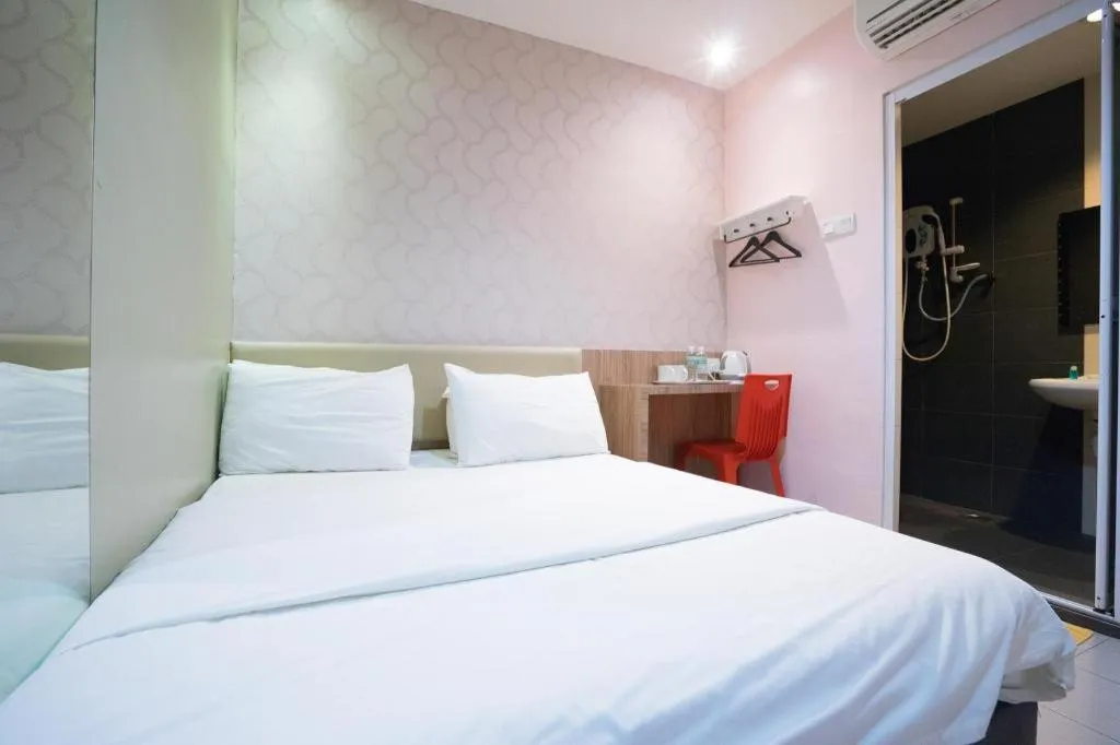 Bed in Cappuccino Hotel @ Mount Austin