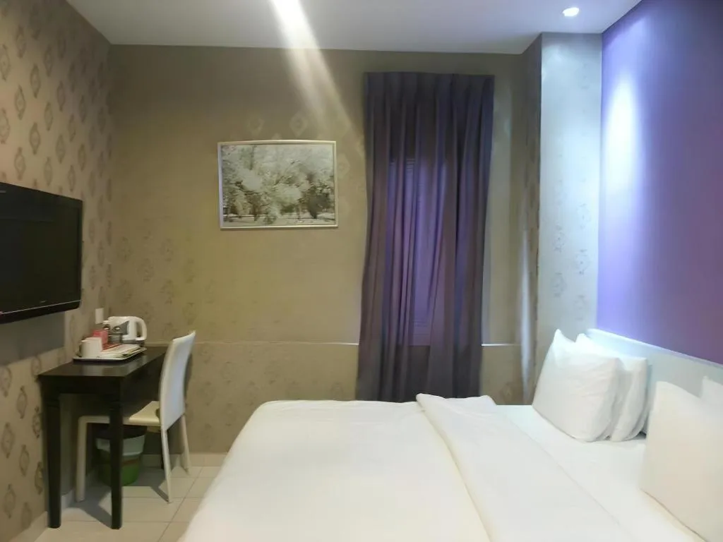 Bed in Cappuccino Hotel @ Mount Austin