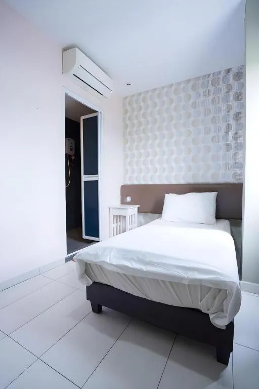 Bed in Cappuccino Hotel @ Mount Austin