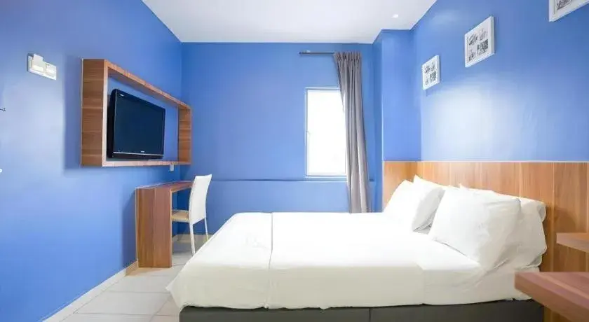 Bed in Cappuccino Hotel @ Mount Austin Bed in Cappuccino Hotel @ Mount Austin