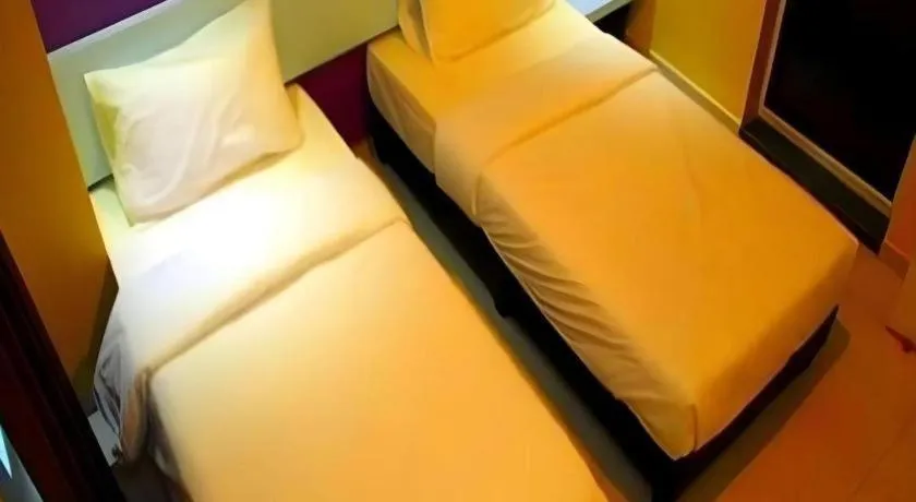 Bed in Cappuccino Hotel @ Mount Austin