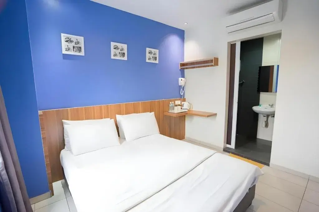 Bed in Cappuccino Hotel @ Mount Austin Bed in Cappuccino Hotel @ Mount Austin