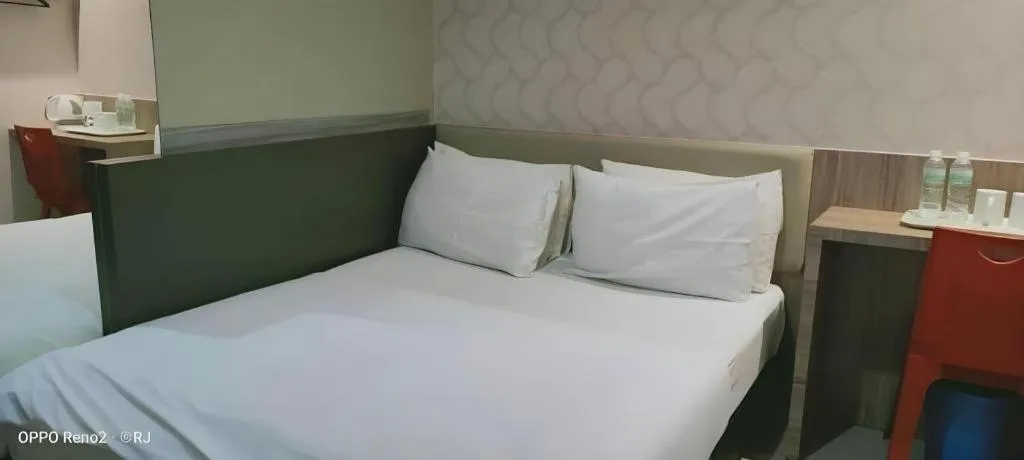 Bed in Cappuccino Hotel @ Mount Austin