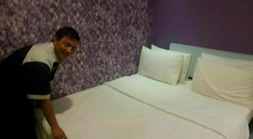 Bed in Cappuccino Hotel @ Mount Austin